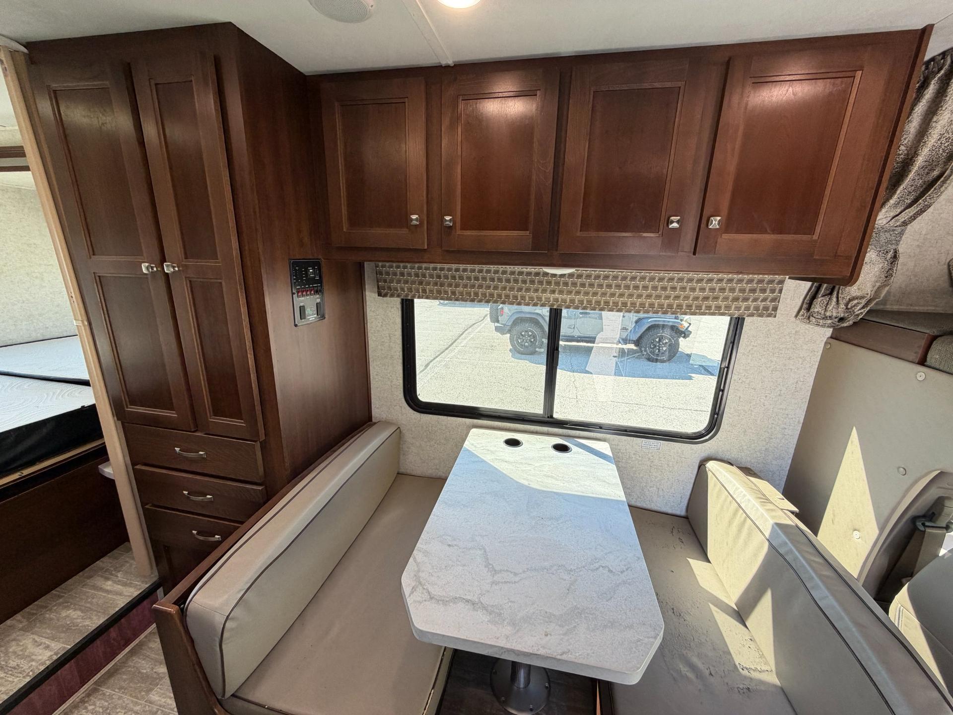 2019 Forest River 2019 Forest River SUNSEEKER LE - thumbnail 14