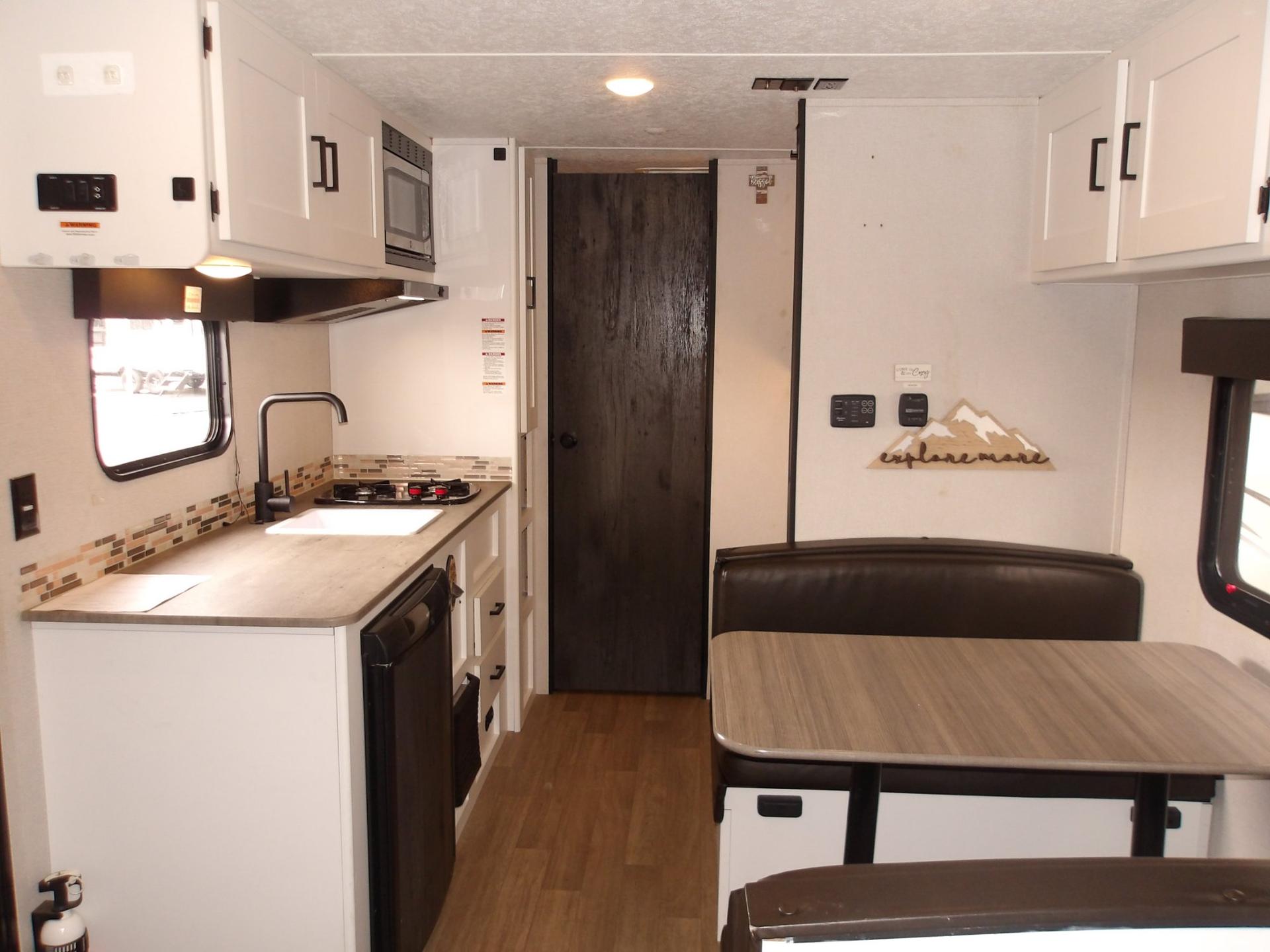 2021 Keystone 2021 Keystone Hideout - thumbnail 7