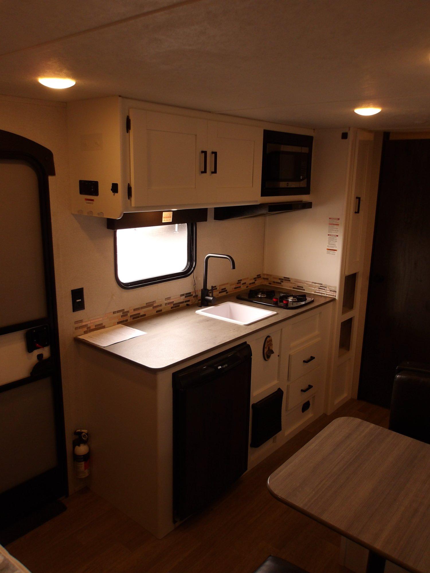 2021 Keystone 2021 Keystone Hideout - thumbnail 8