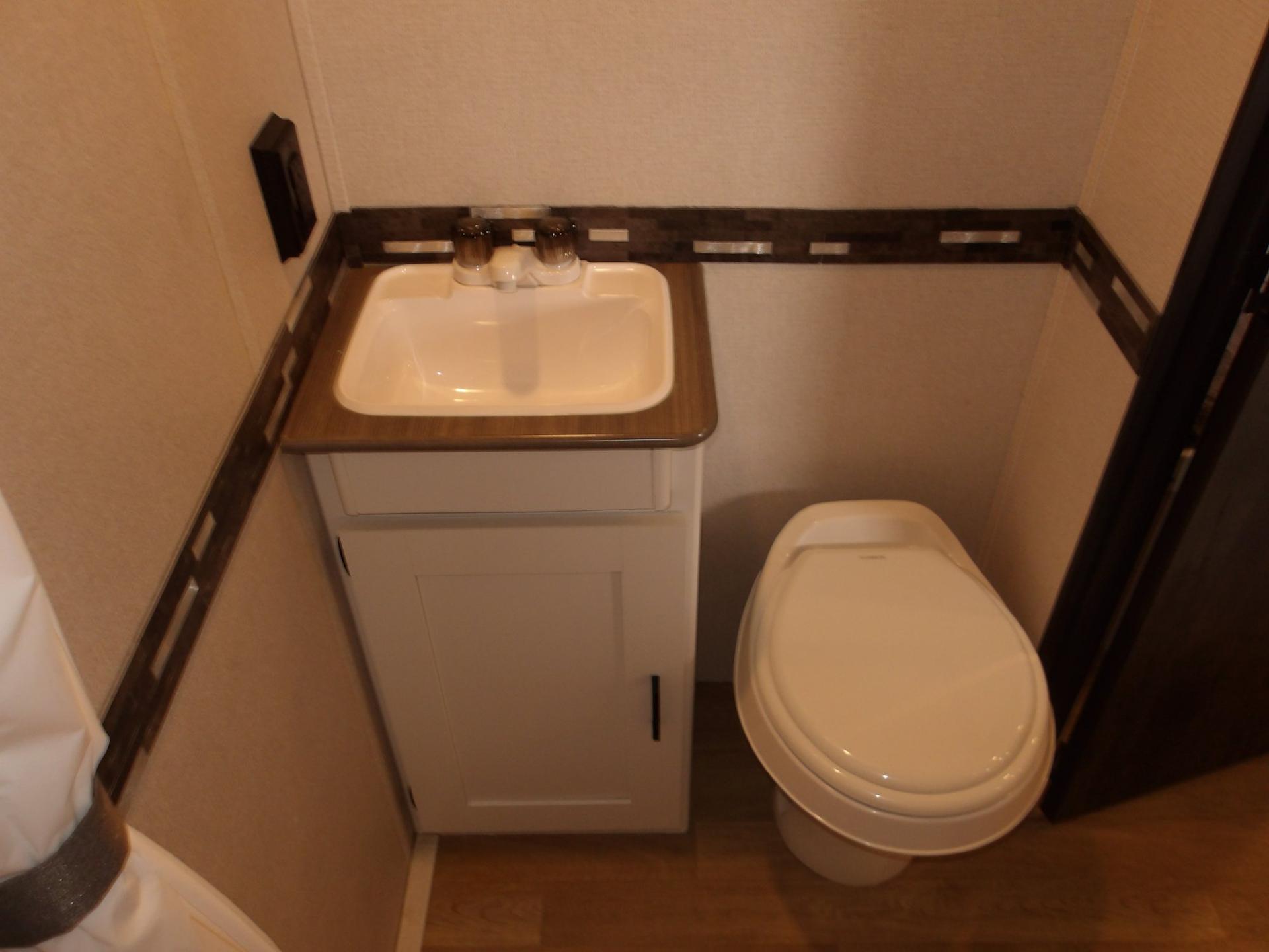 2021 Keystone 2021 Keystone Hideout - thumbnail 15