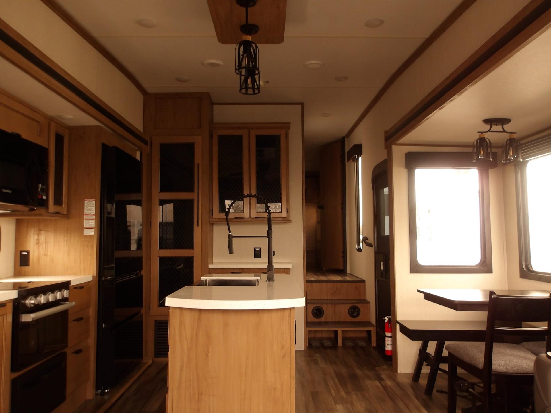 2024 FOREST RIVER 2024 FOREST RIVER SABRE - thumbnail 29