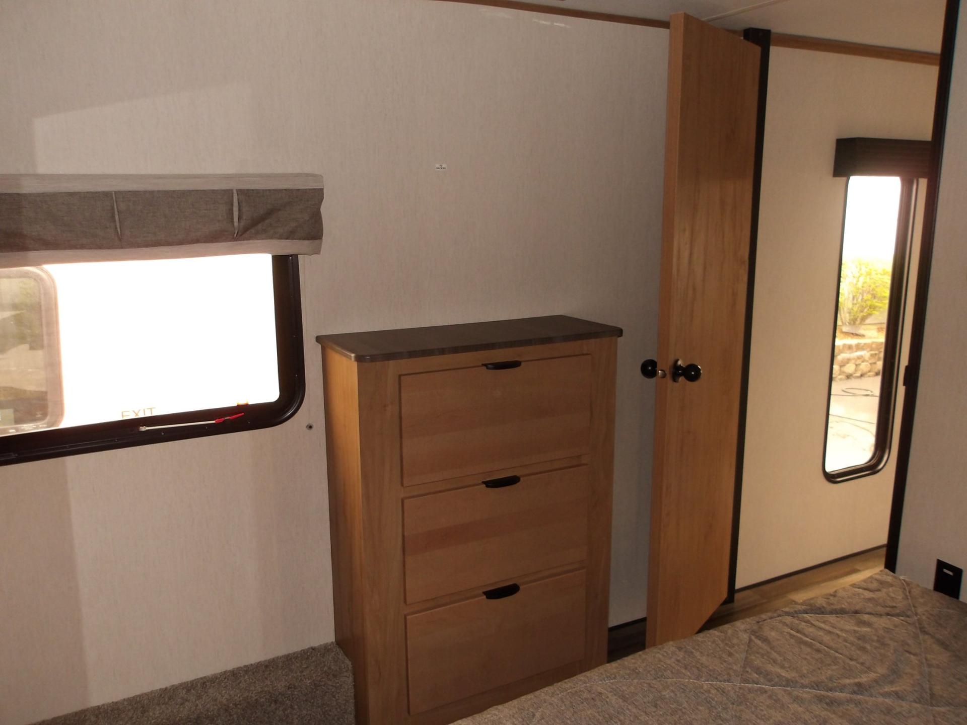 2024 FOREST RIVER 2024 FOREST RIVER SABRE - thumbnail 48