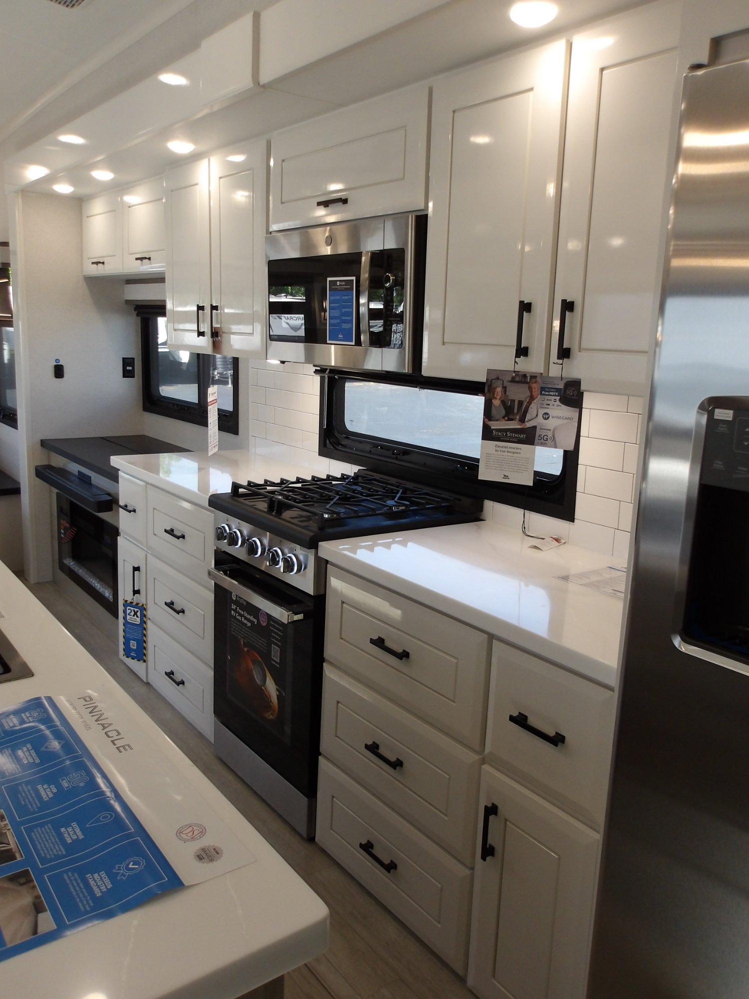 2026 Jayco 2026 Jayco Pinnacle - thumbnail 18