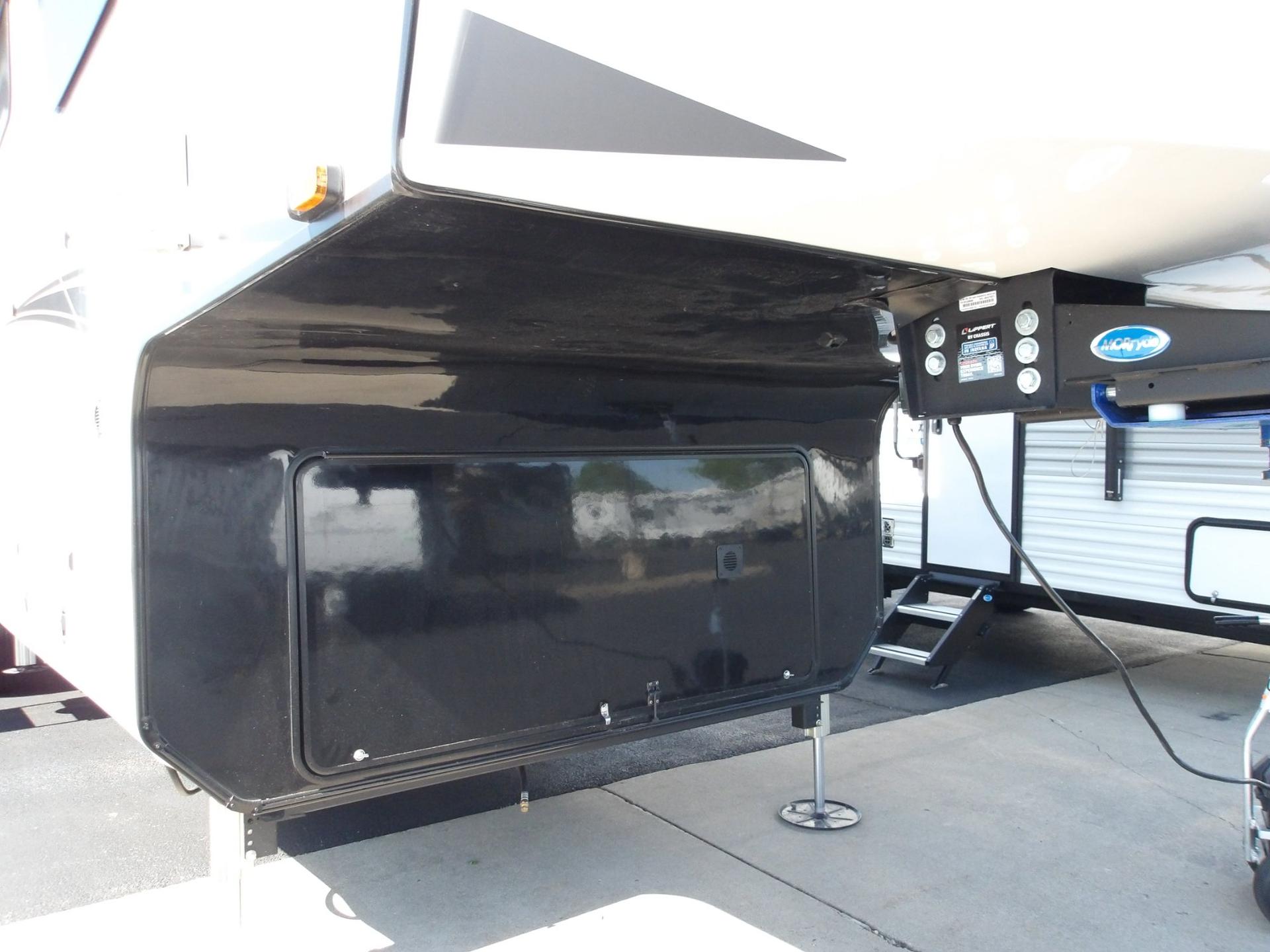 2026 Jayco 2026 Jayco Pinnacle - thumbnail 3