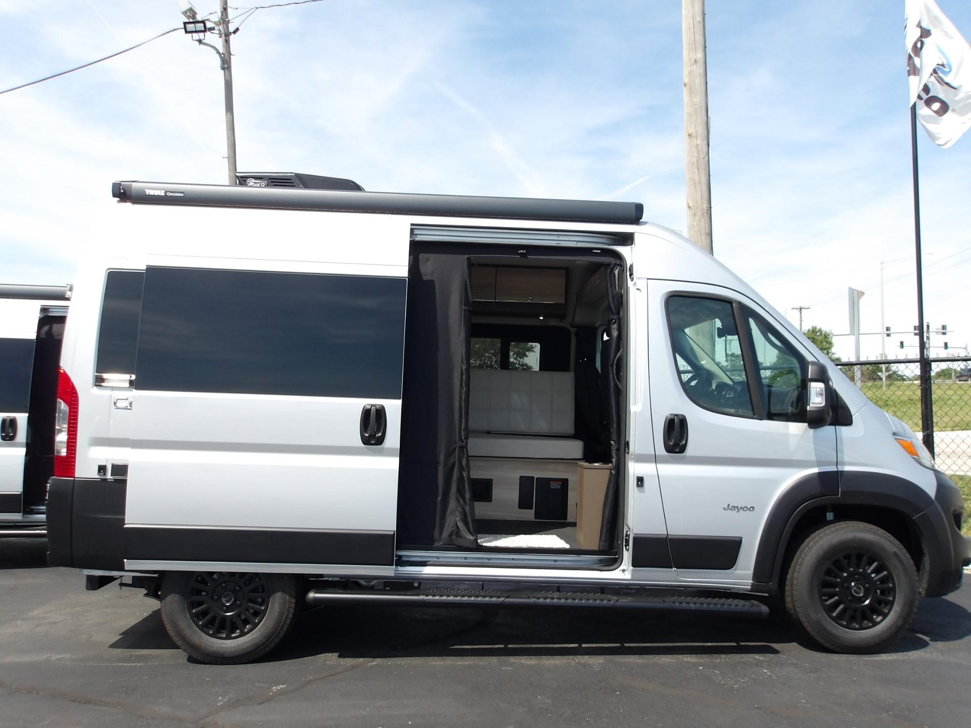 2027 Jayco 2027 Jayco Comet - thumbnail 3