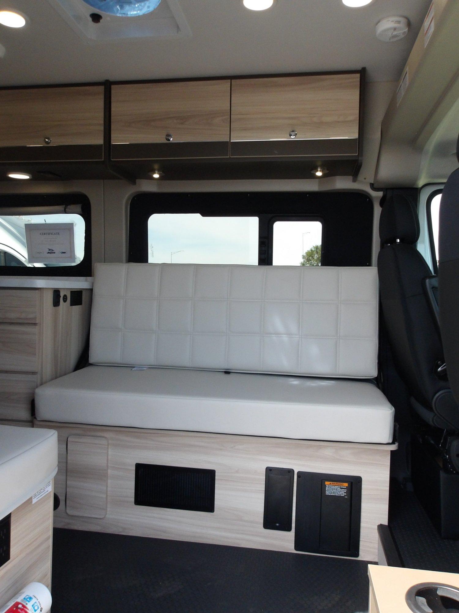 2027 Jayco 2027 Jayco Comet - thumbnail 10