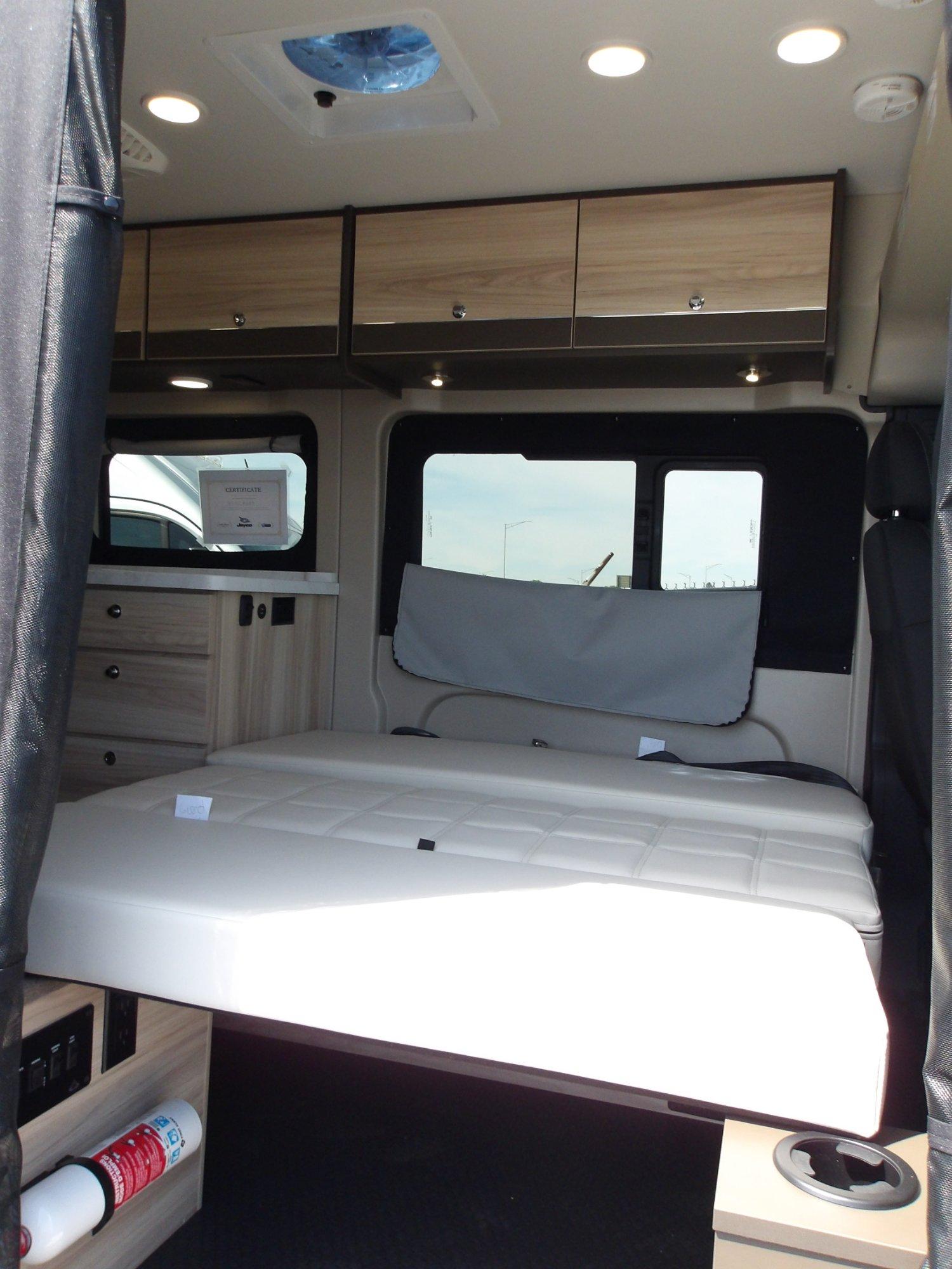 2027 Jayco 2027 Jayco Comet - thumbnail 11