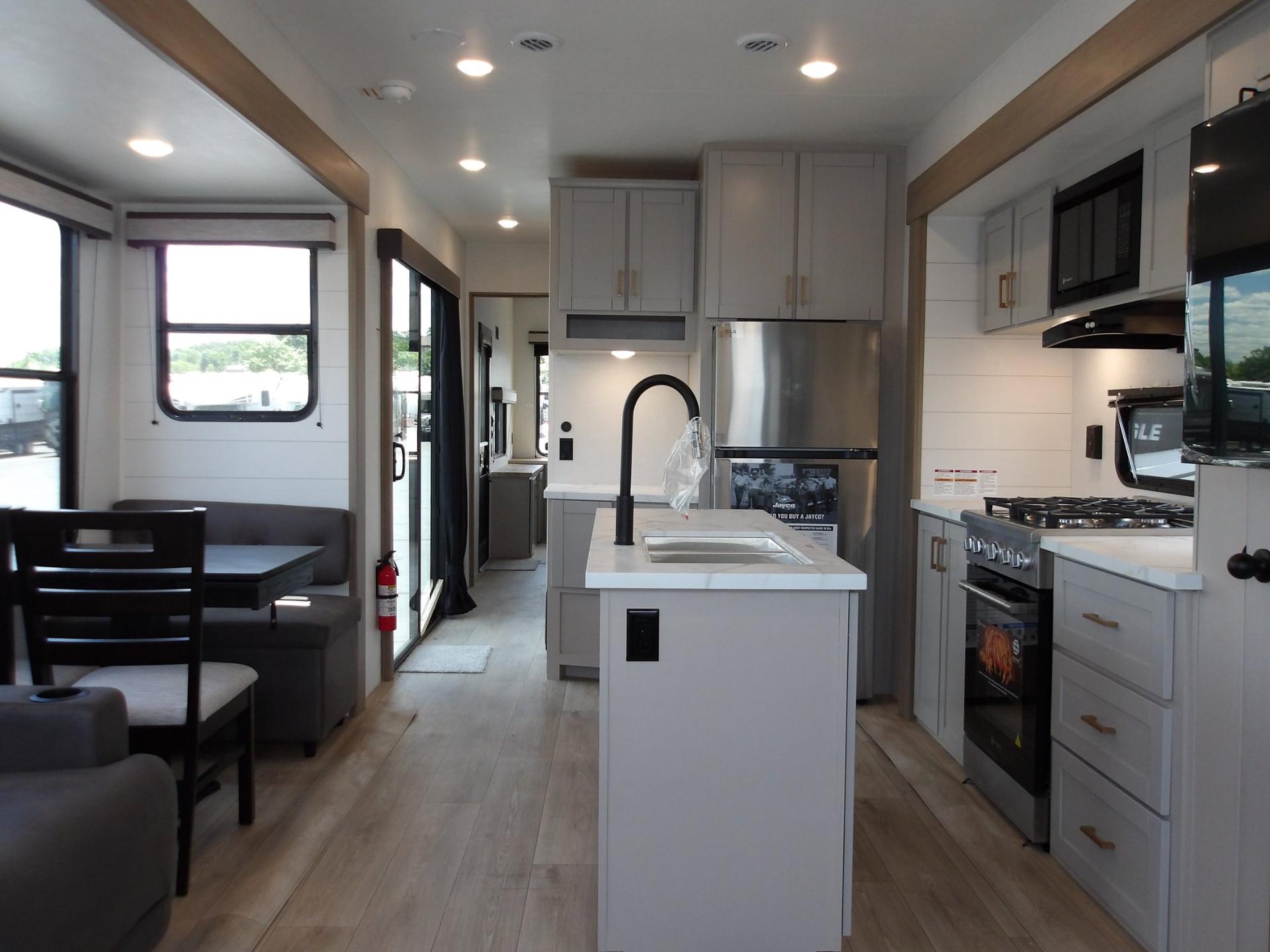 2027 Jayco 2027 Jayco Jay Flight Bungalow - thumbnail 28