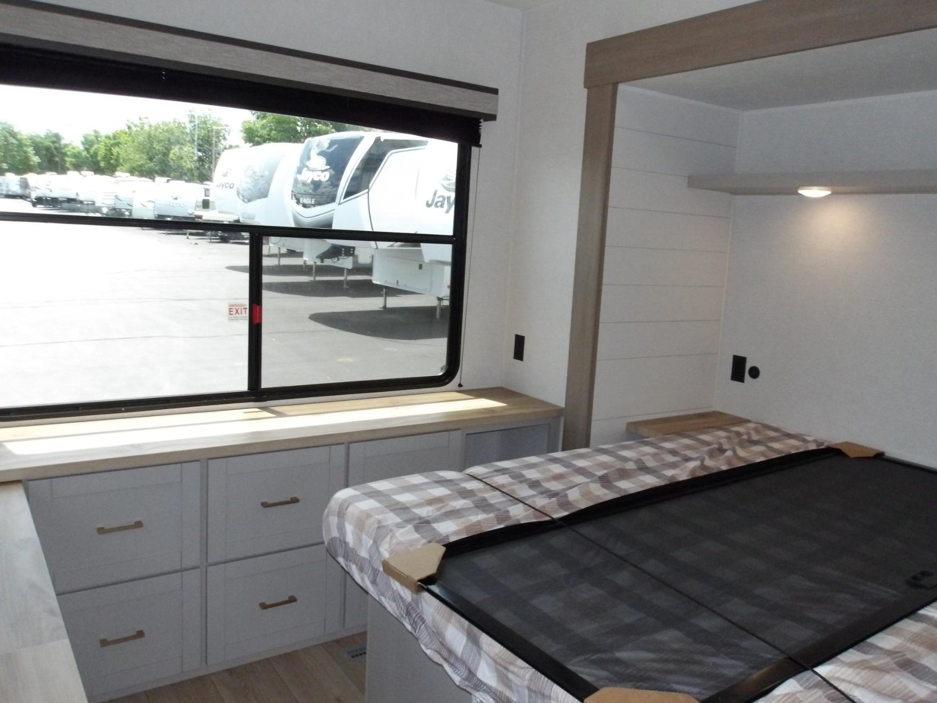 2027 Jayco 2027 Jayco Jay Flight Bungalow - thumbnail 40