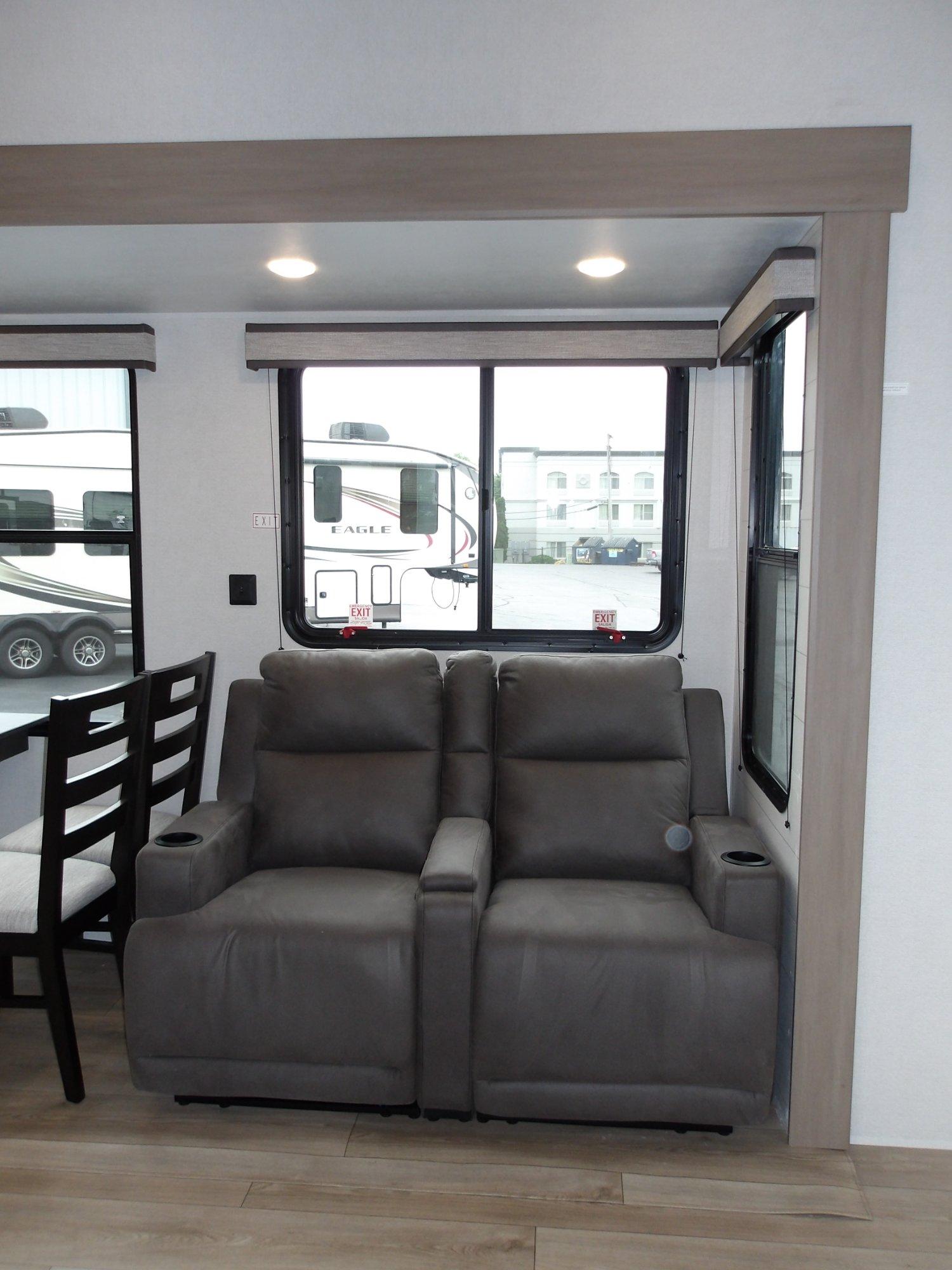 2027 Jayco 2027 Jayco Jay Flight Bungalow - thumbnail 14