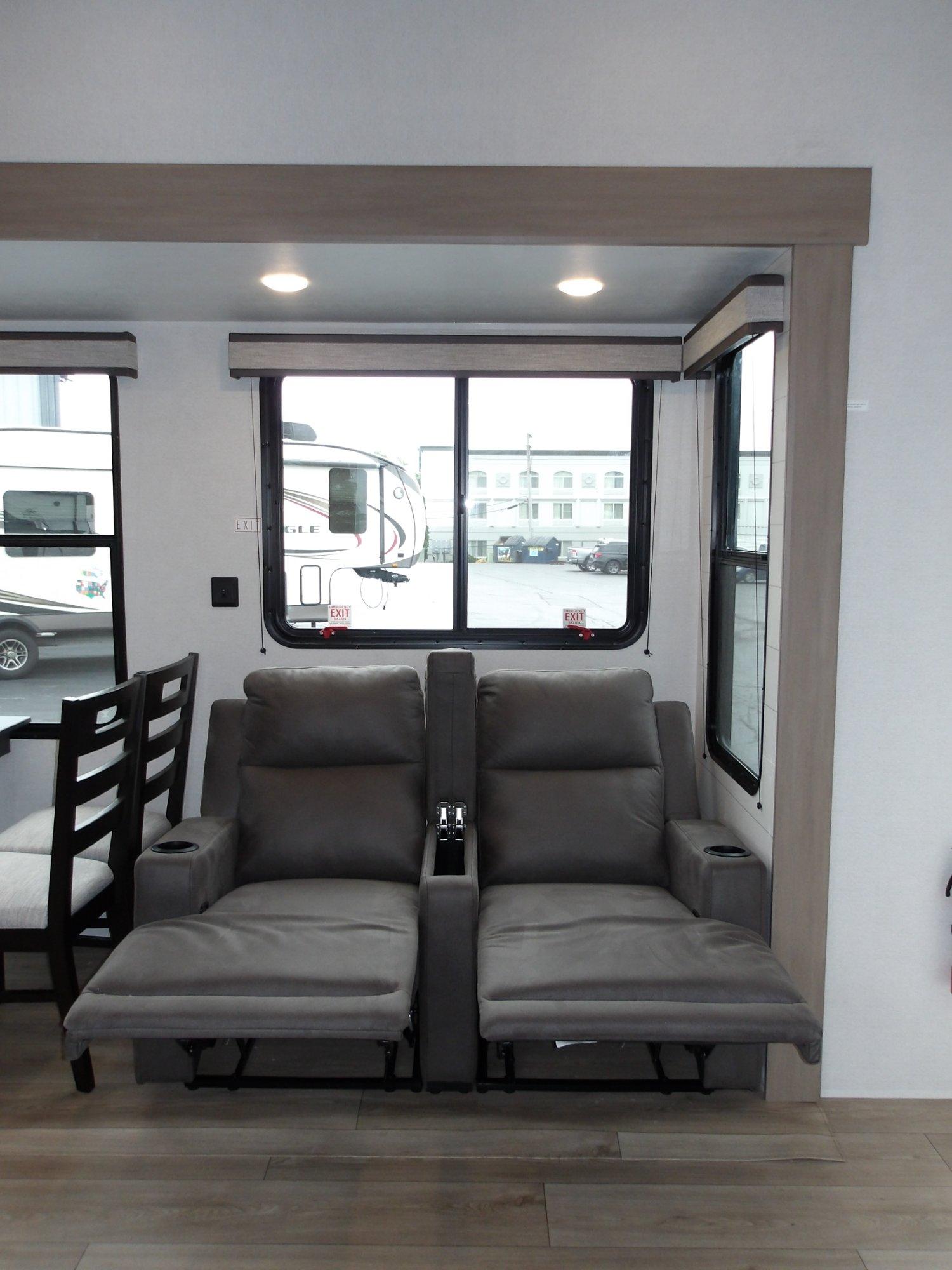 2027 Jayco 2027 Jayco Jay Flight Bungalow - thumbnail 15