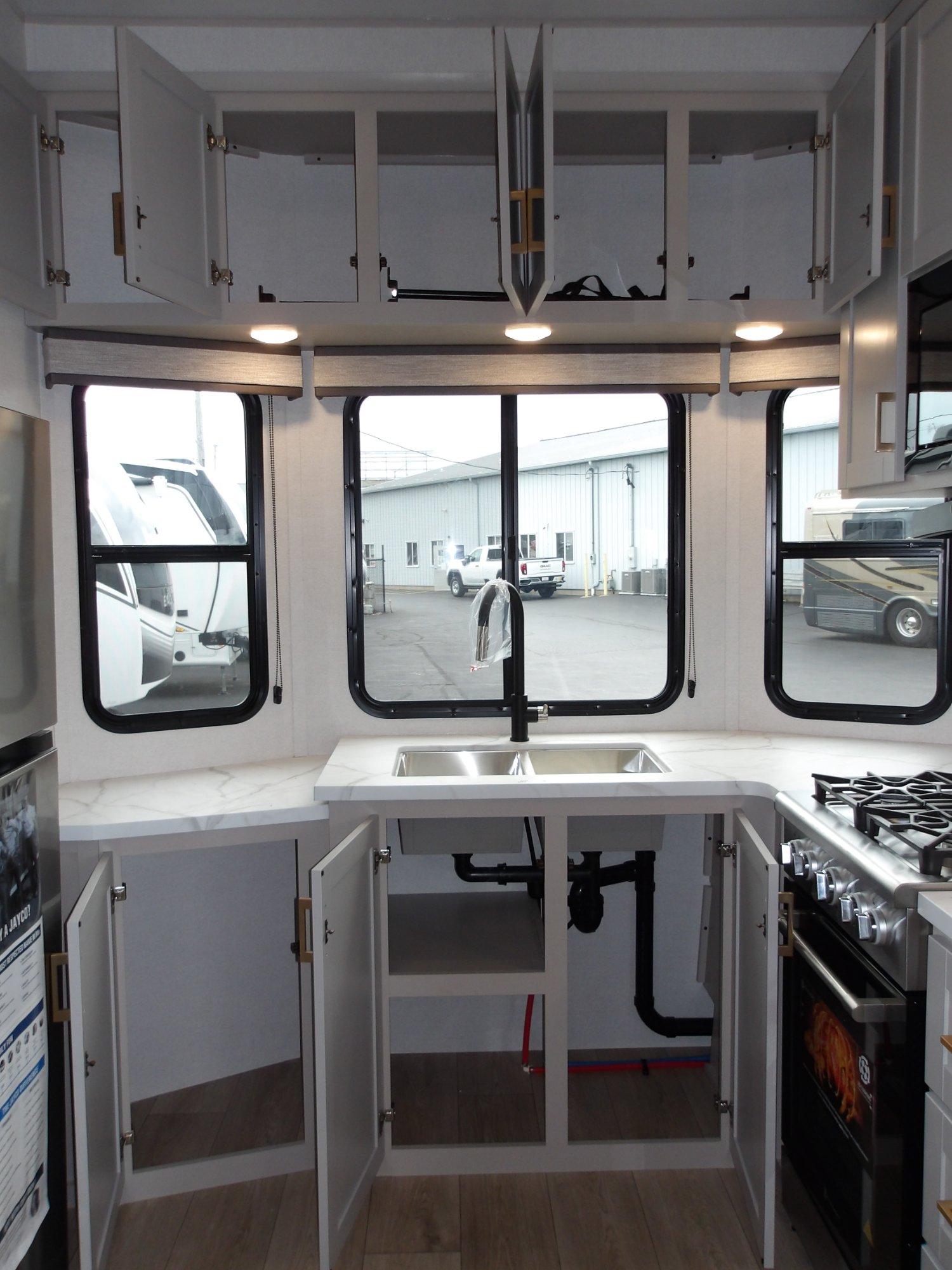 2027 Jayco 2027 Jayco Jay Flight Bungalow - thumbnail 25