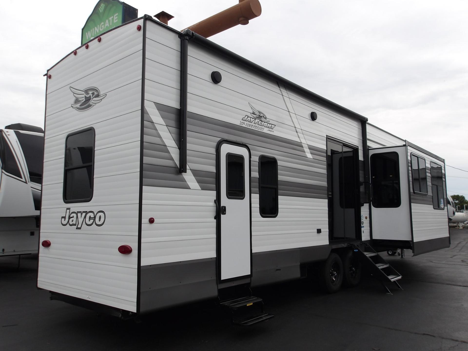 2027 Jayco 2027 Jayco Jay Flight Bungalow - thumbnail 4