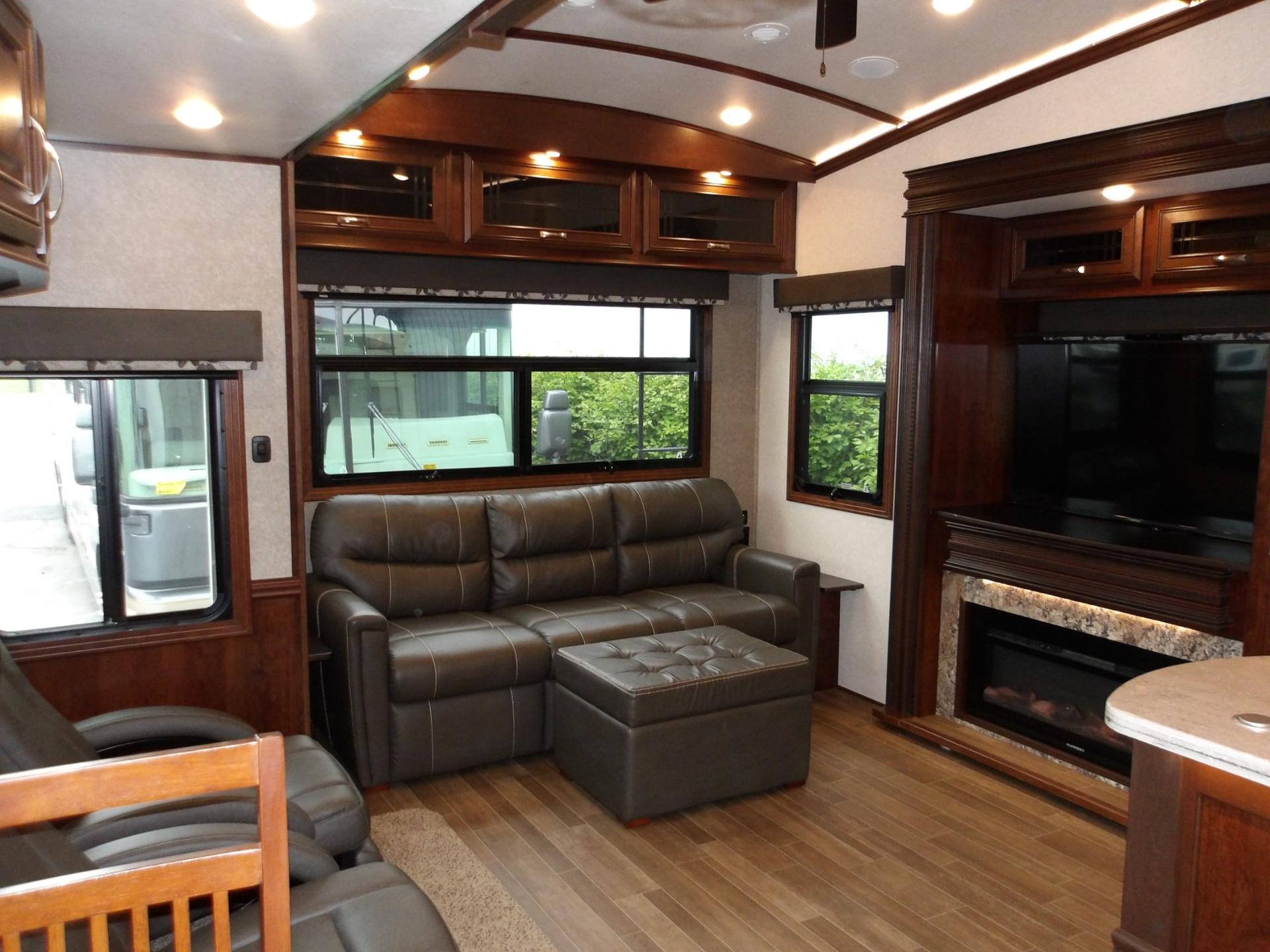 2018 Jayco 2018 Jayco Pinnacle - thumbnail 26