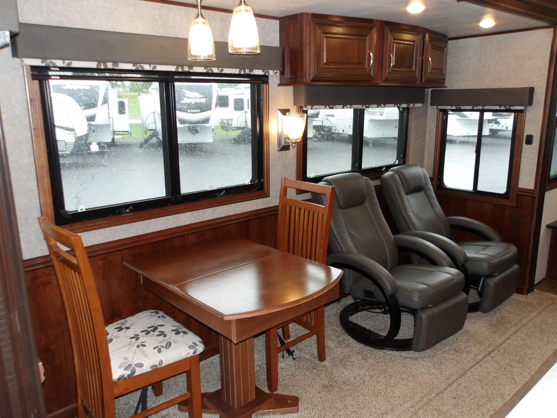 2018 Jayco 2018 Jayco Pinnacle - thumbnail 24