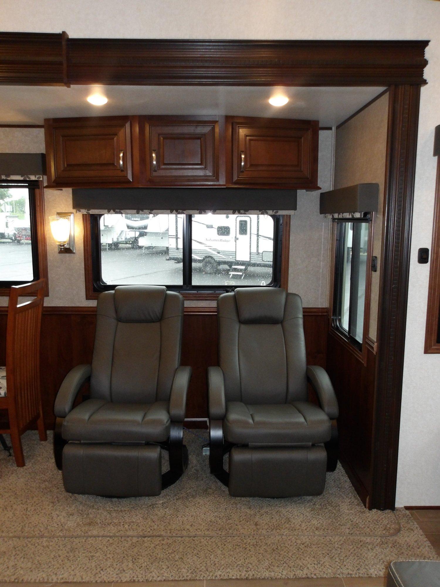 2018 Jayco 2018 Jayco Pinnacle - thumbnail 27