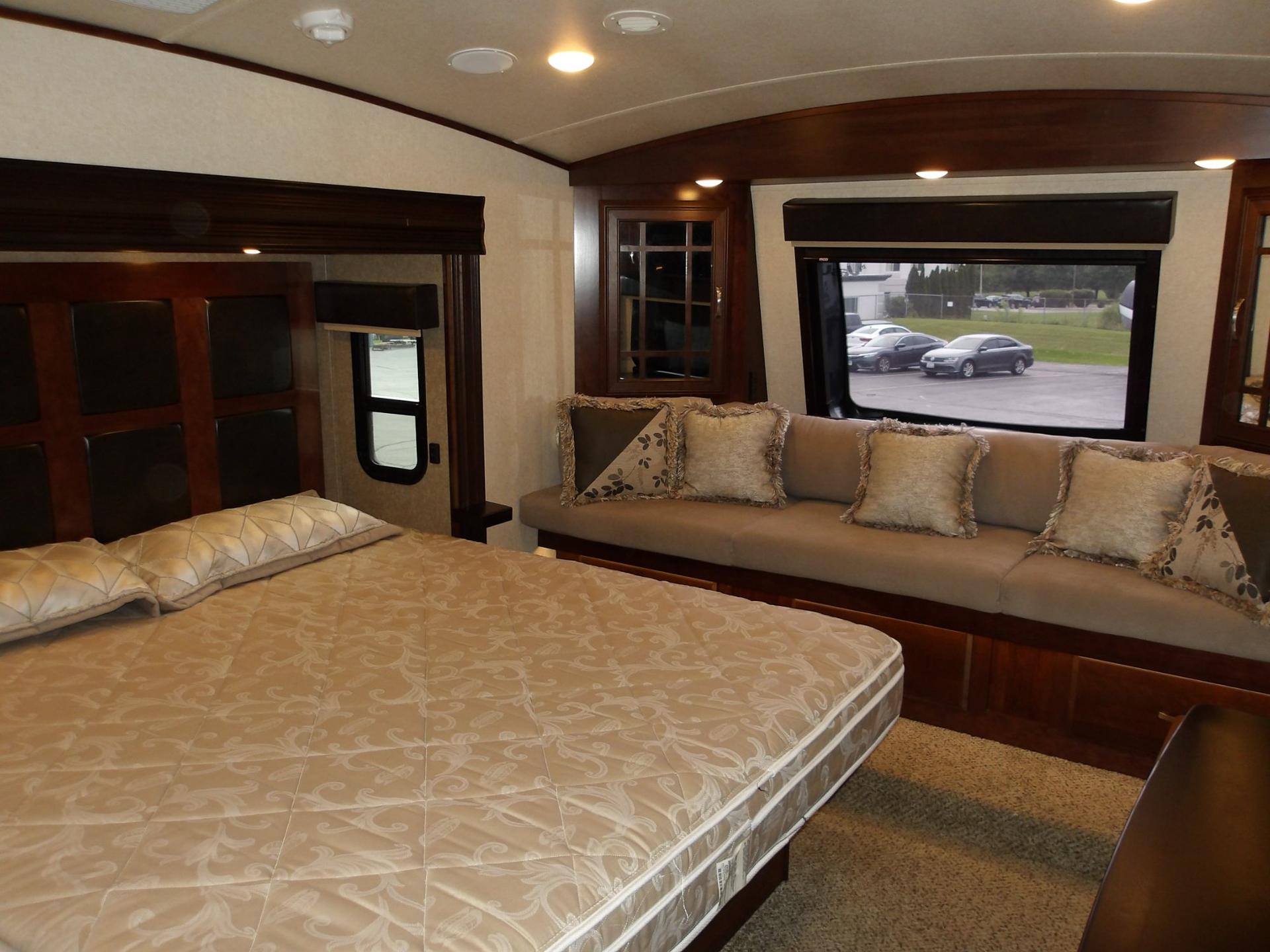 2018 Jayco 2018 Jayco Pinnacle - thumbnail 50