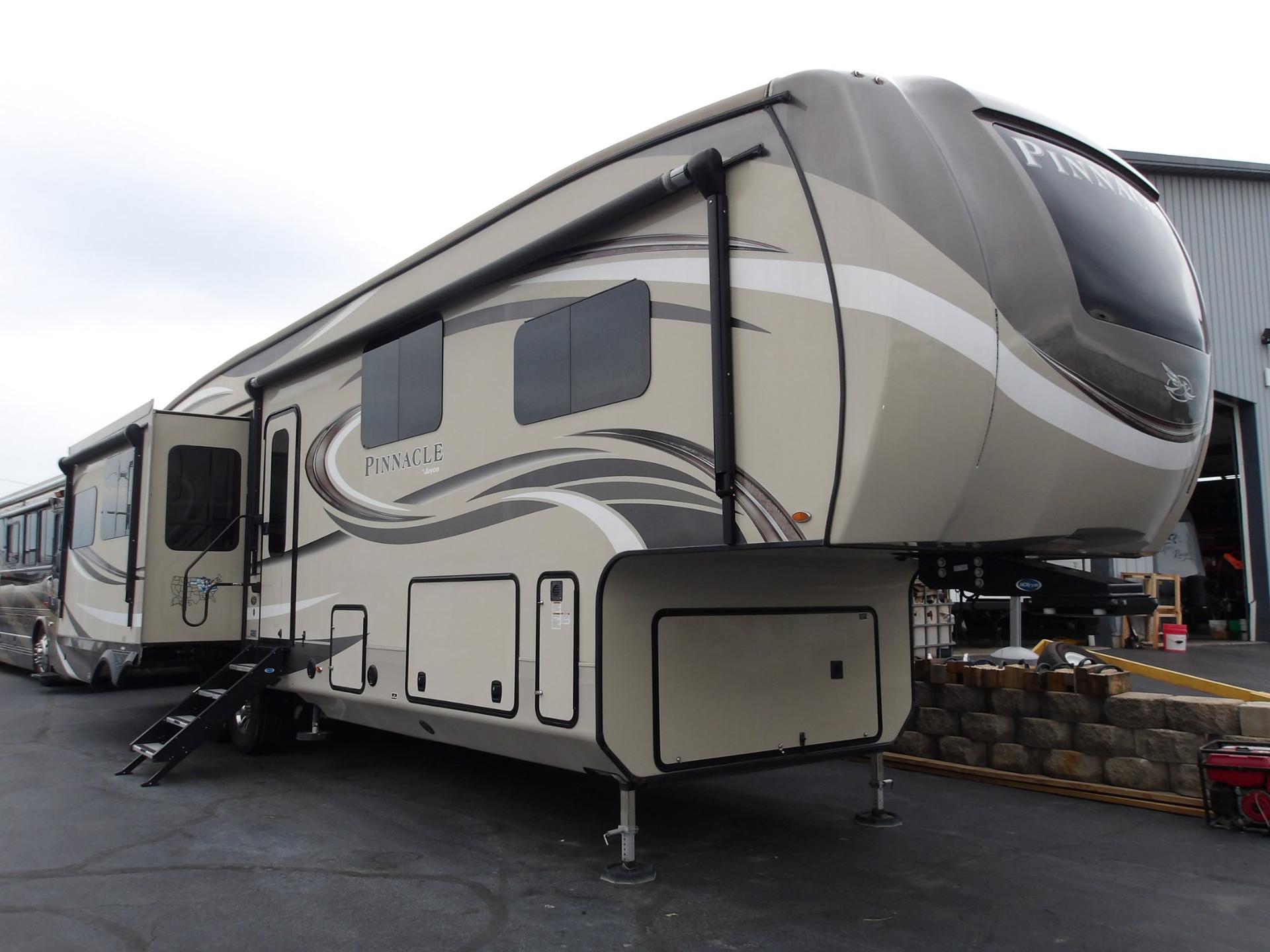 2018 Jayco Pinnacle 37RLSW