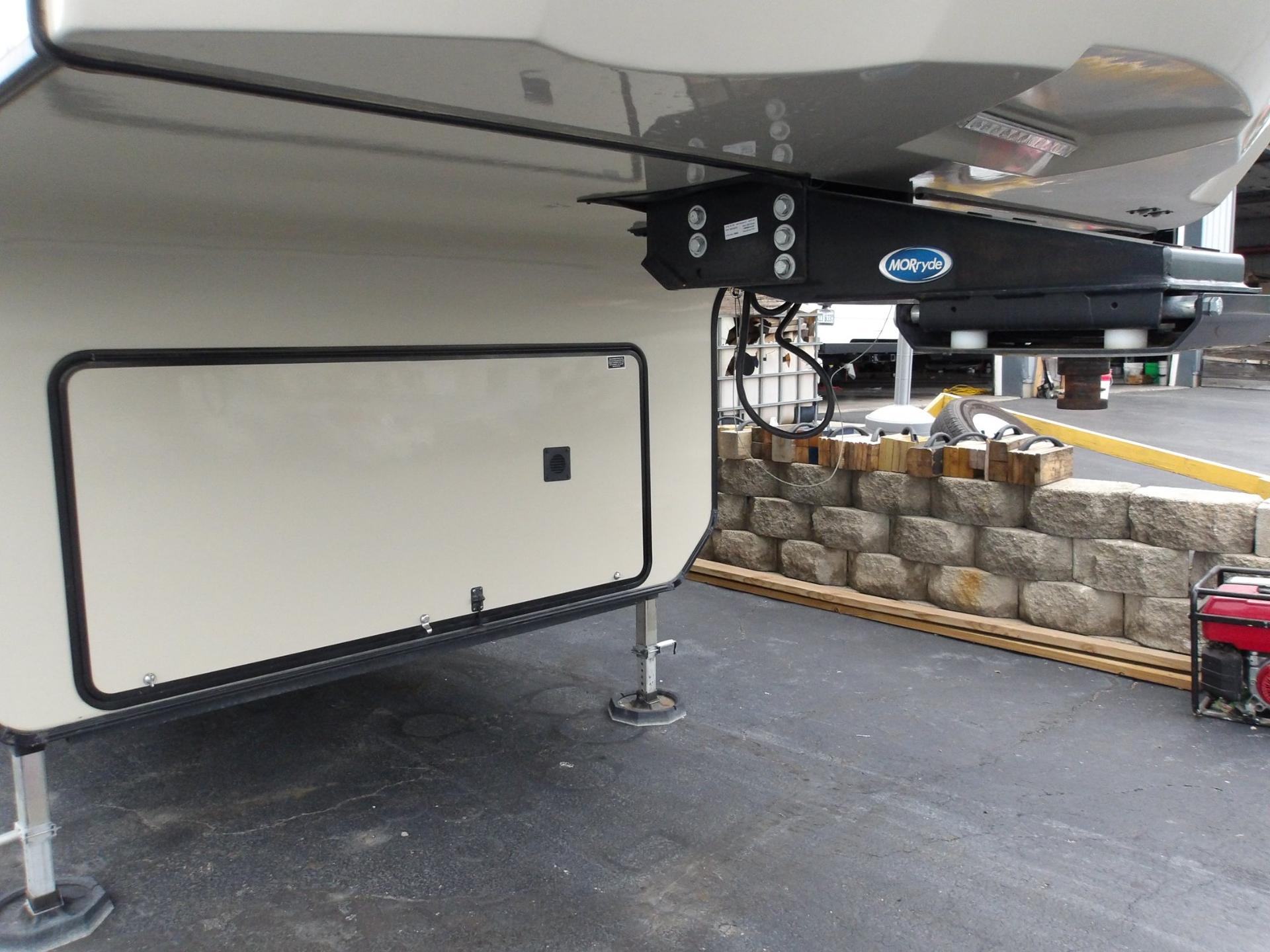 2018 Jayco 2018 Jayco Pinnacle - thumbnail 2