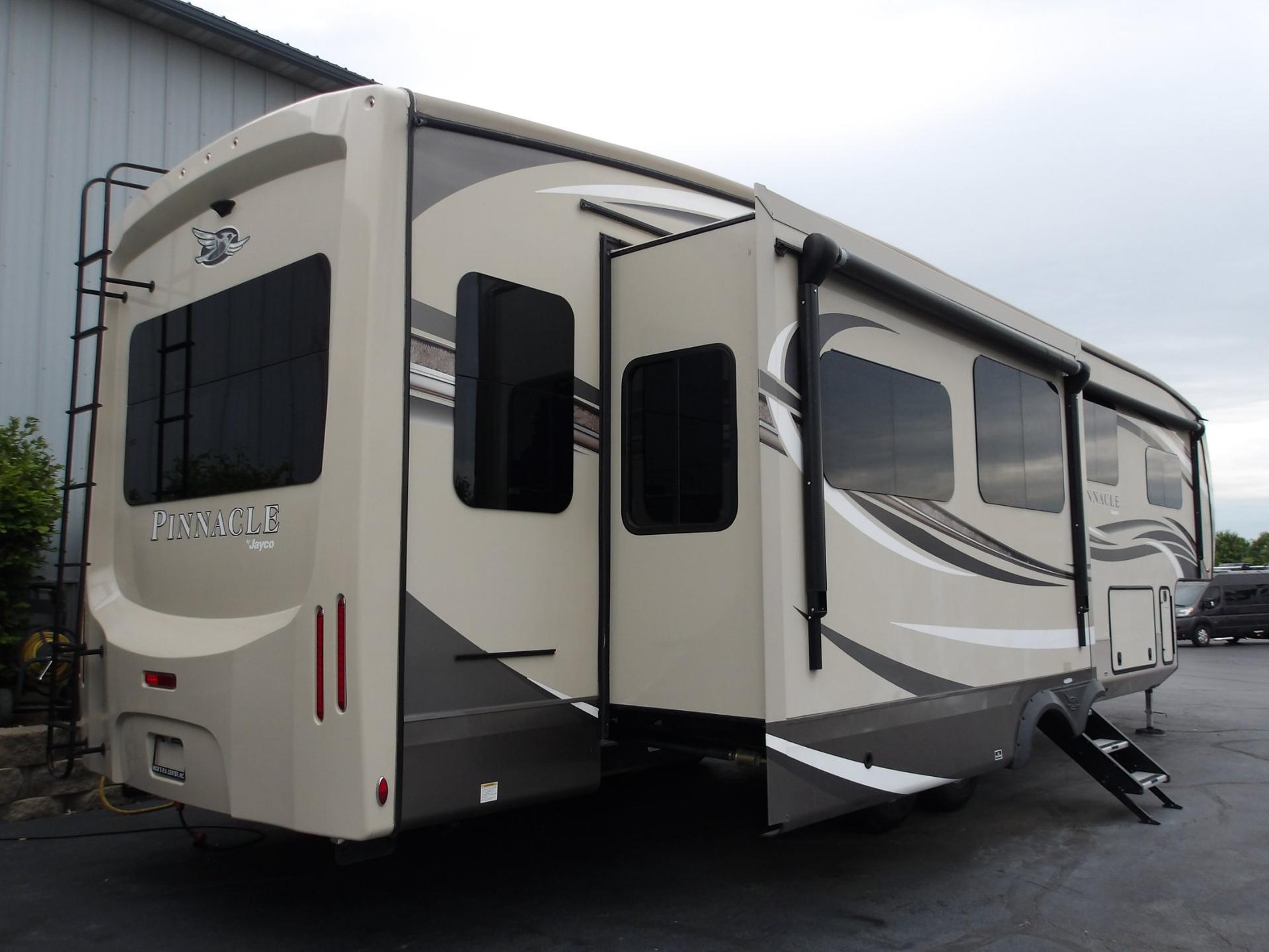 2018 Jayco 2018 Jayco Pinnacle - thumbnail 9