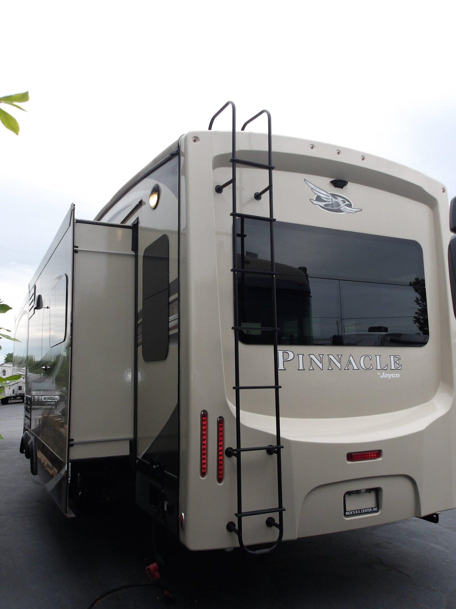 2018 Jayco 2018 Jayco Pinnacle - thumbnail 10
