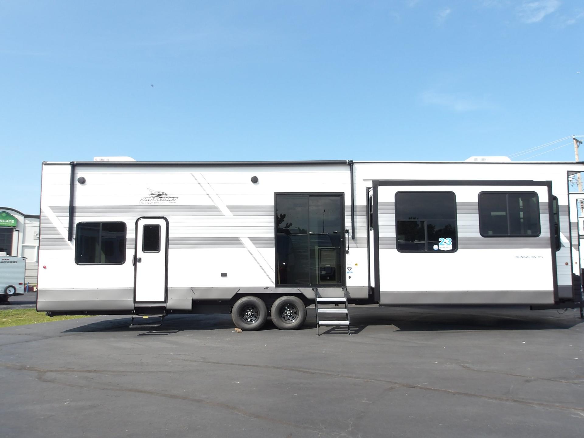 2027 Jayco 2027 Jayco Jay Flight Bungalow - thumbnail 3