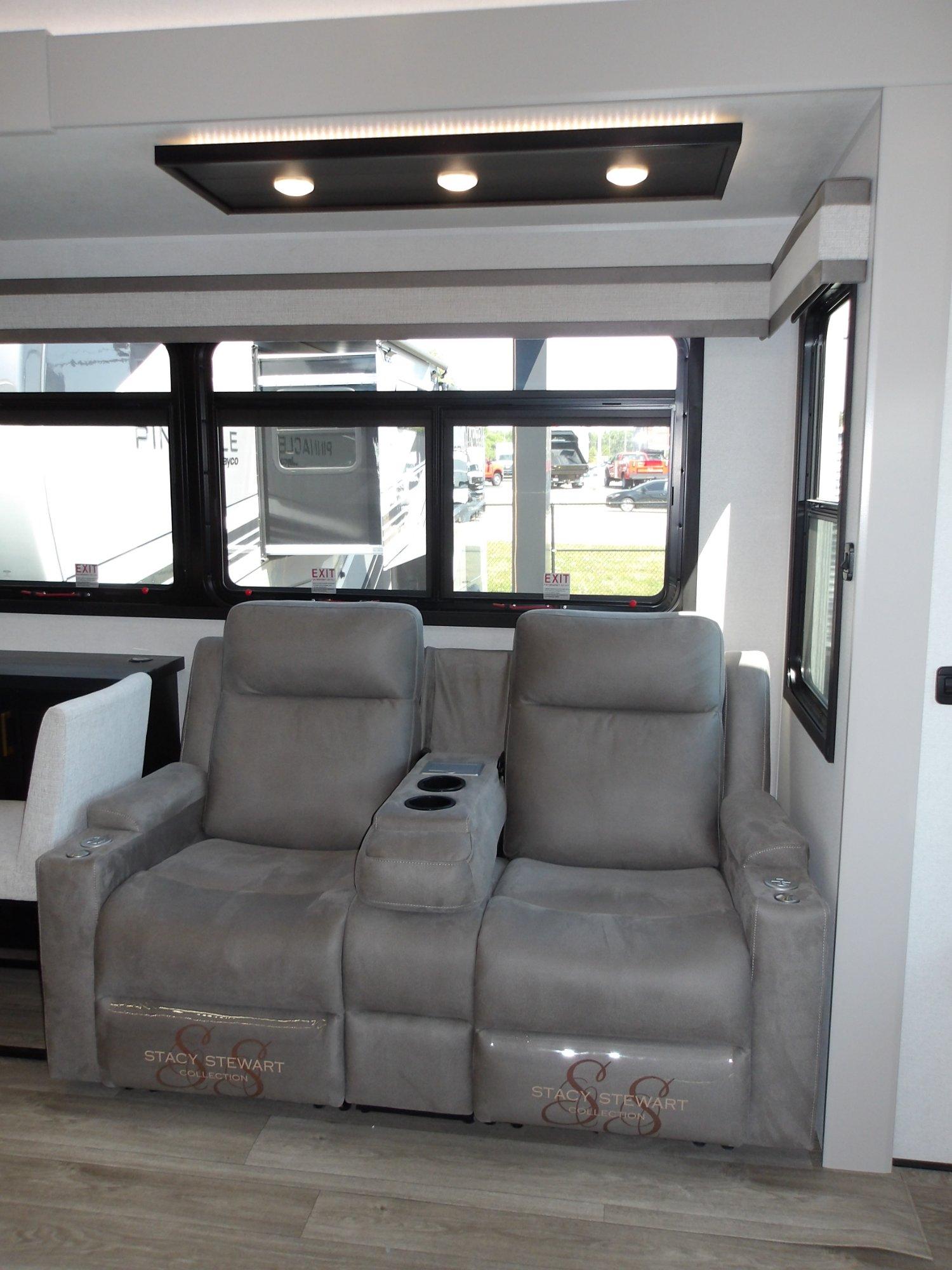 2027 Jayco 2027 Jayco North Point - thumbnail 36