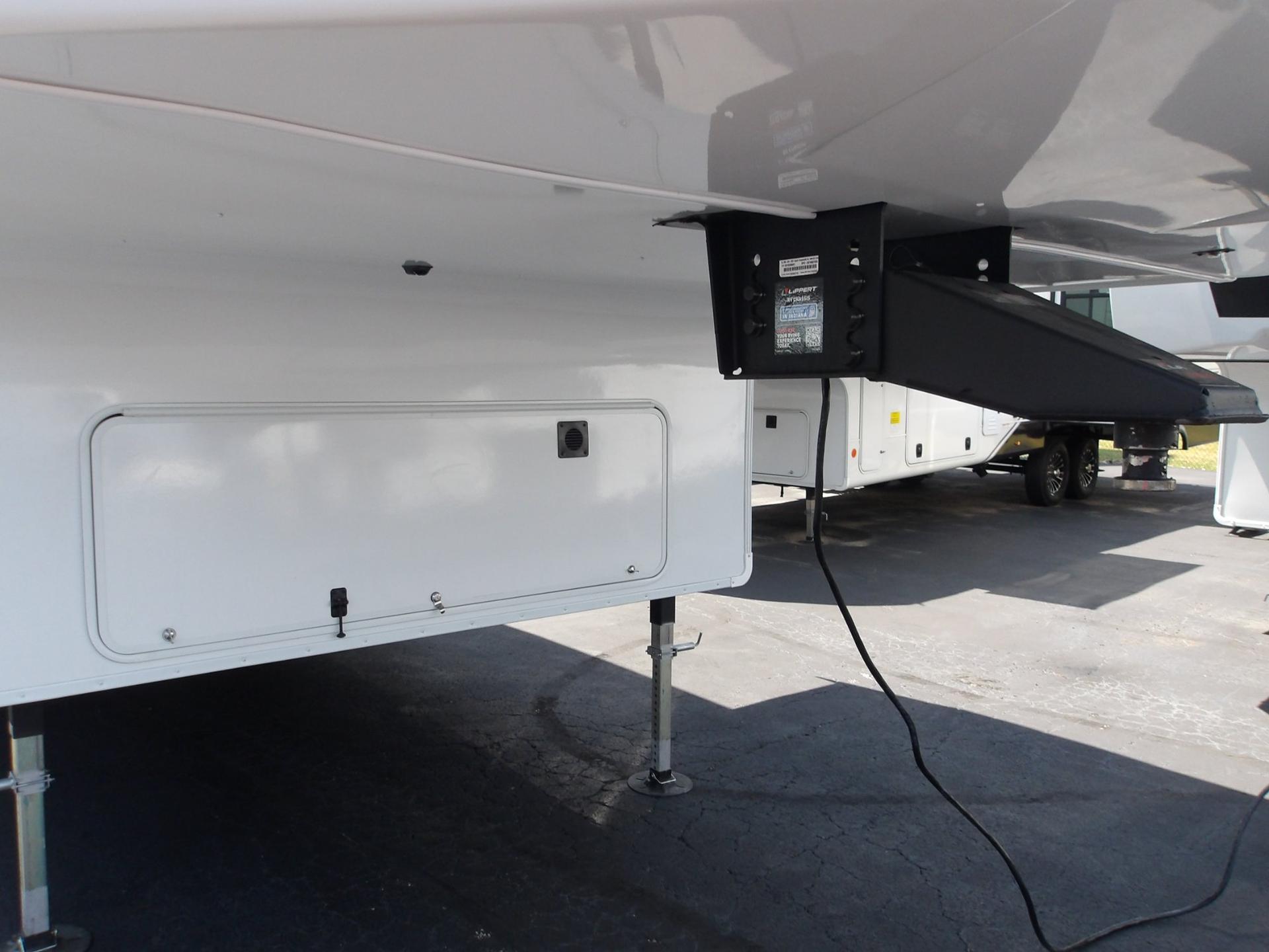 2027 Jayco 2027 Jayco Eagle - thumbnail 3
