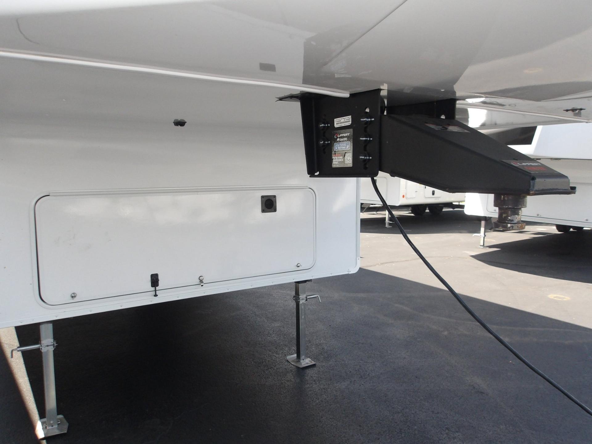2027 Jayco 2027 Jayco Eagle SLE - thumbnail 3