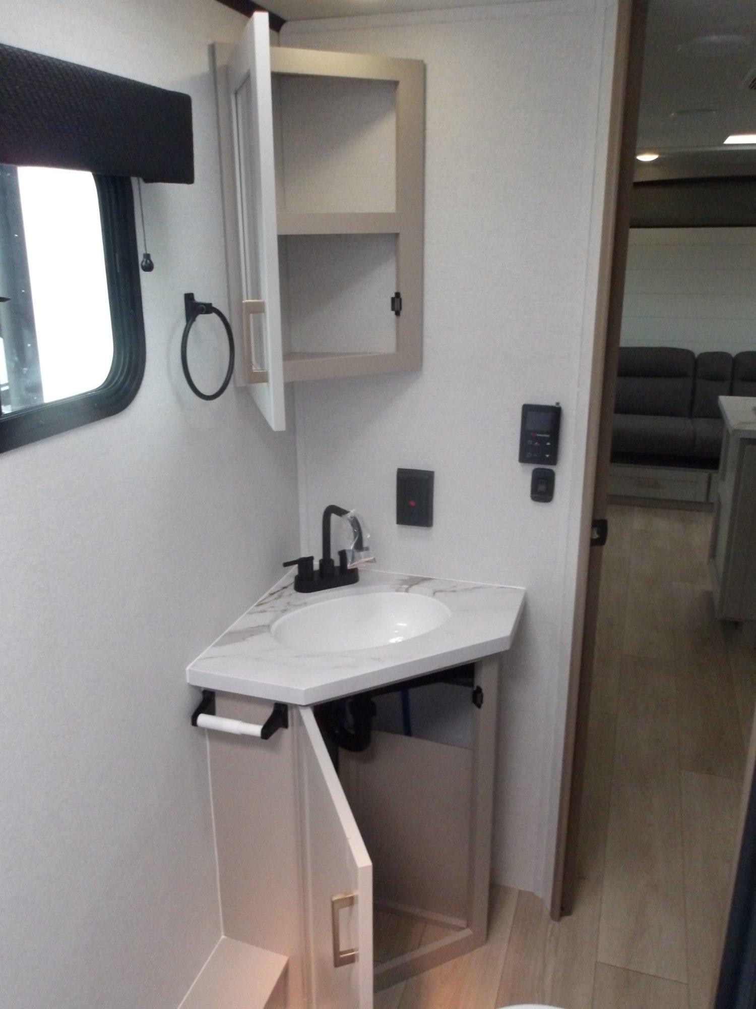 2027 Jayco 2027 Jayco Jay Feather - thumbnail 32