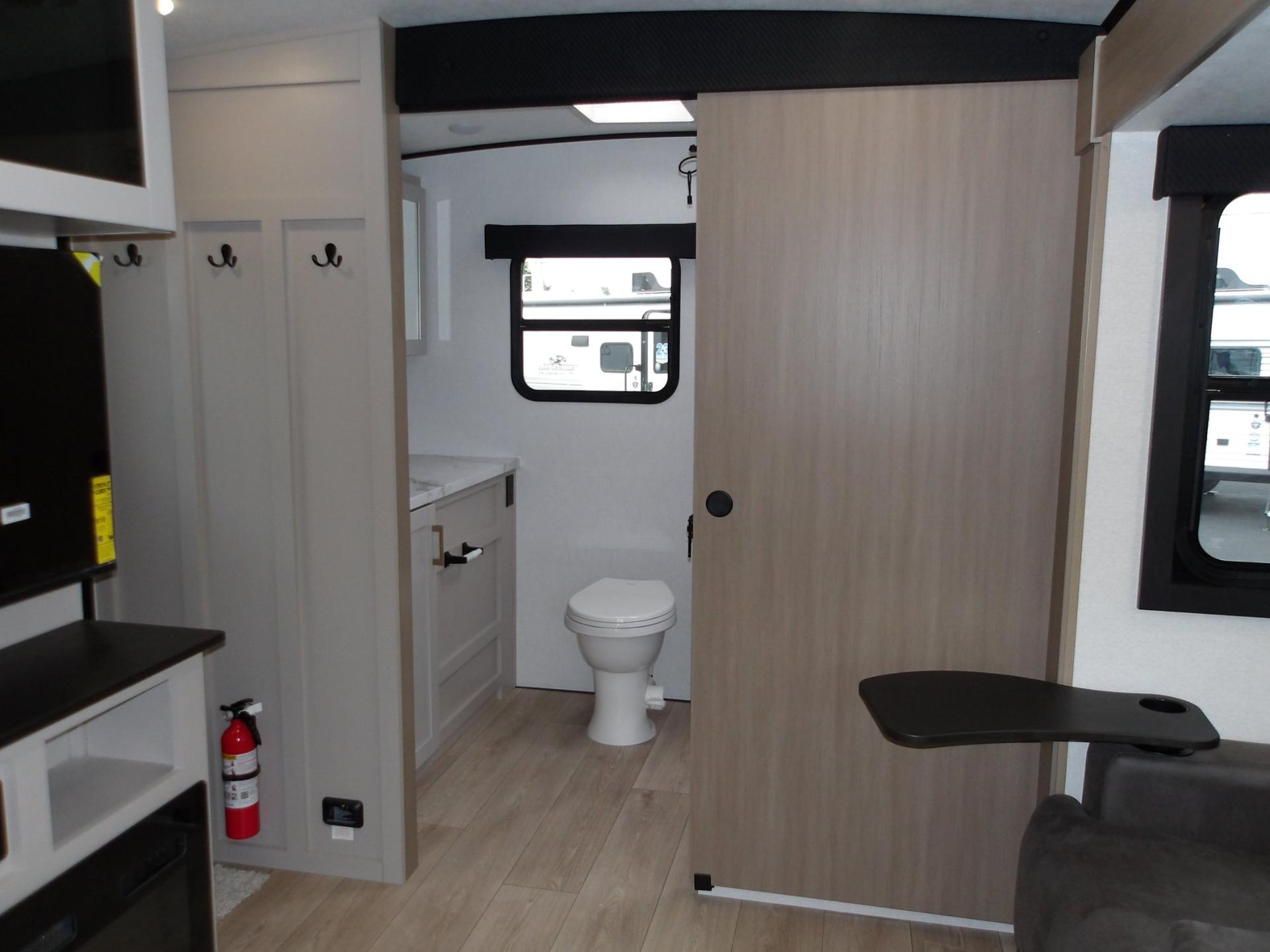 2027 Jayco 2027 Jayco Jay Feather - thumbnail 38