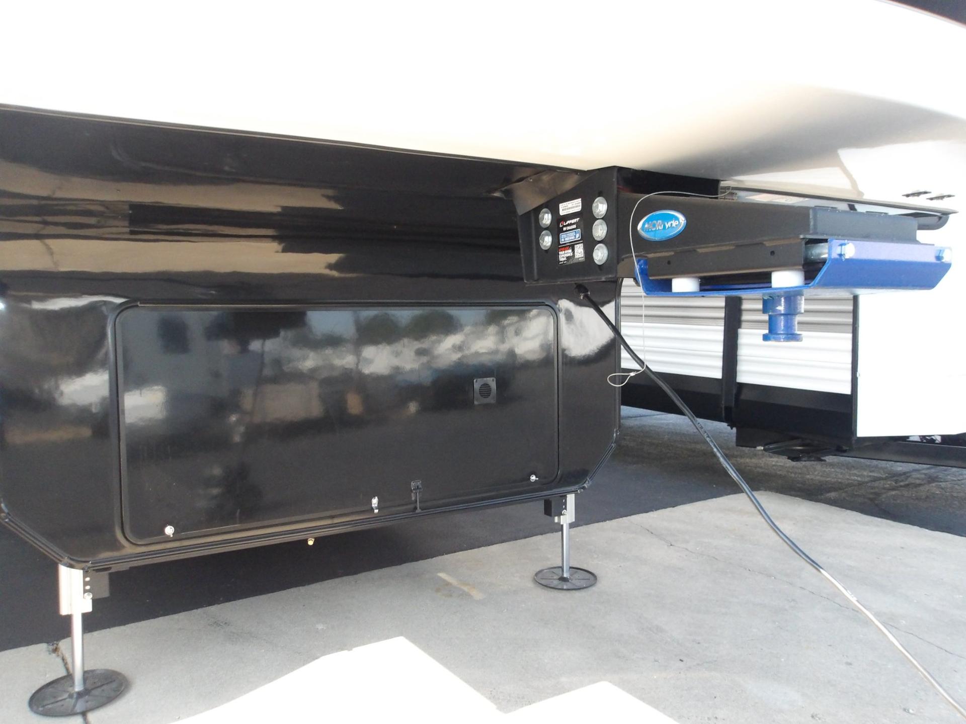 2027 Jayco 2027 Jayco Pinnacle - thumbnail 3