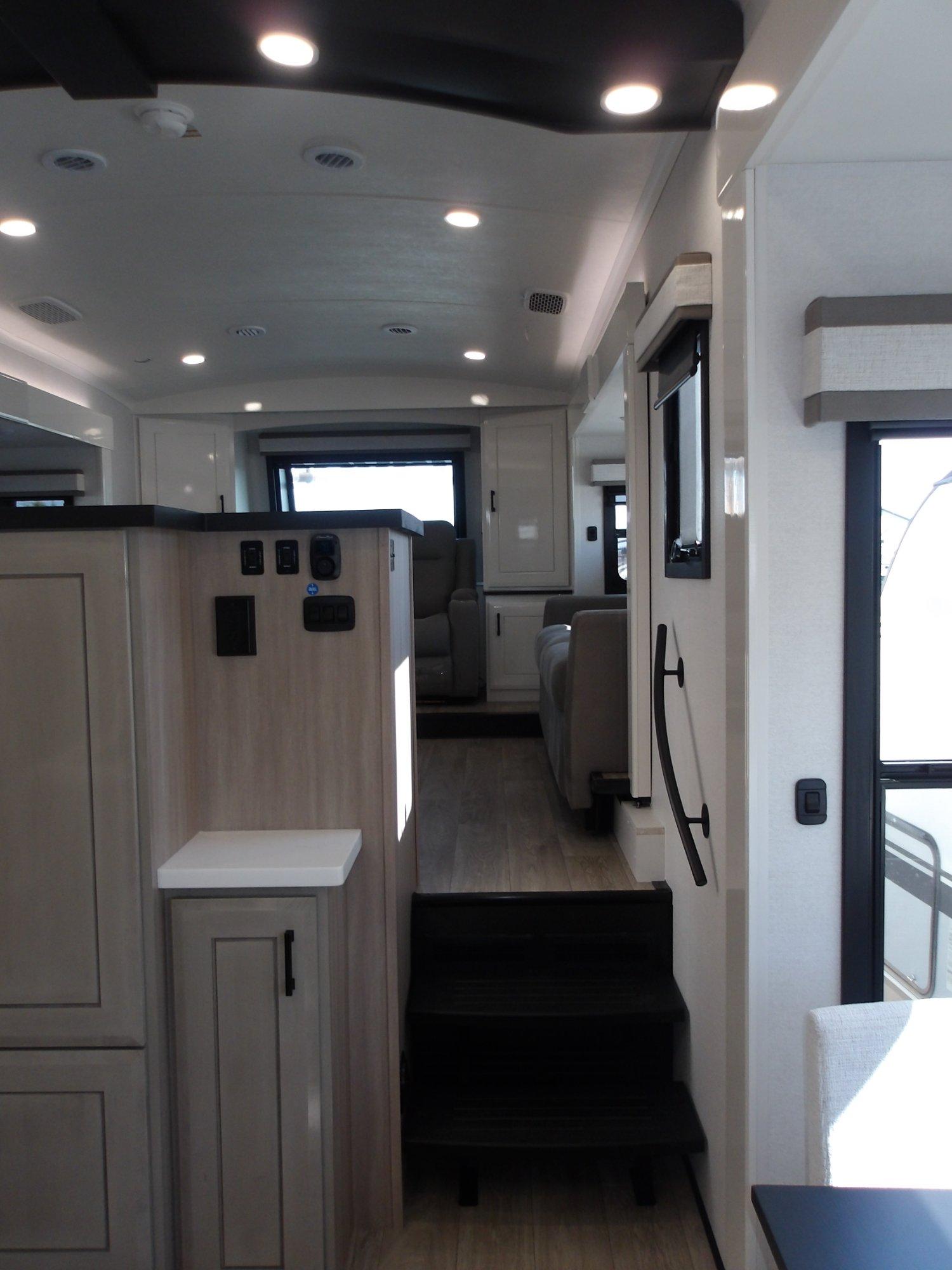 2027 Jayco 2027 Jayco Pinnacle - thumbnail 37