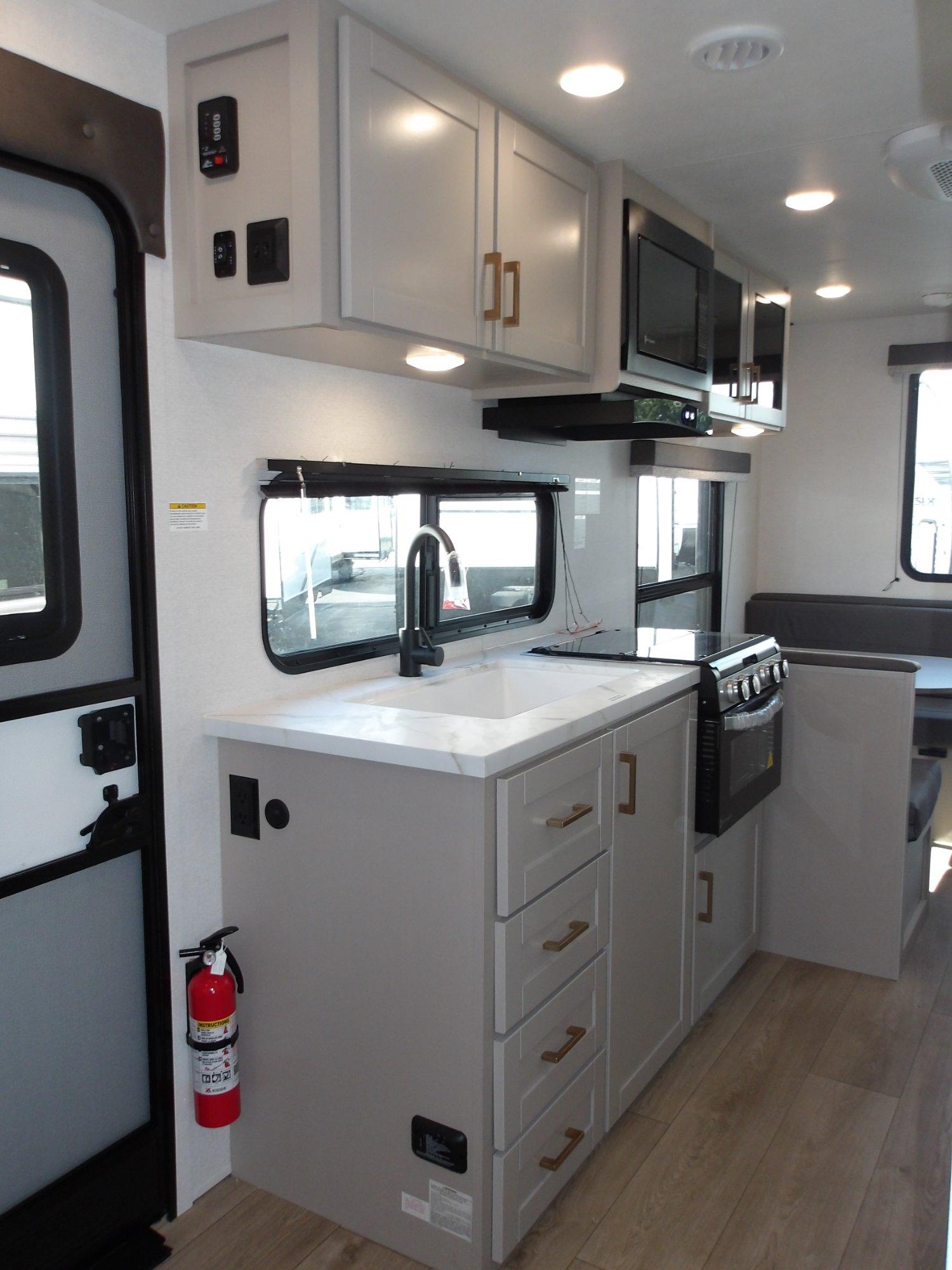 2027 Jayco 2027 Jayco Jay Flight - thumbnail 8