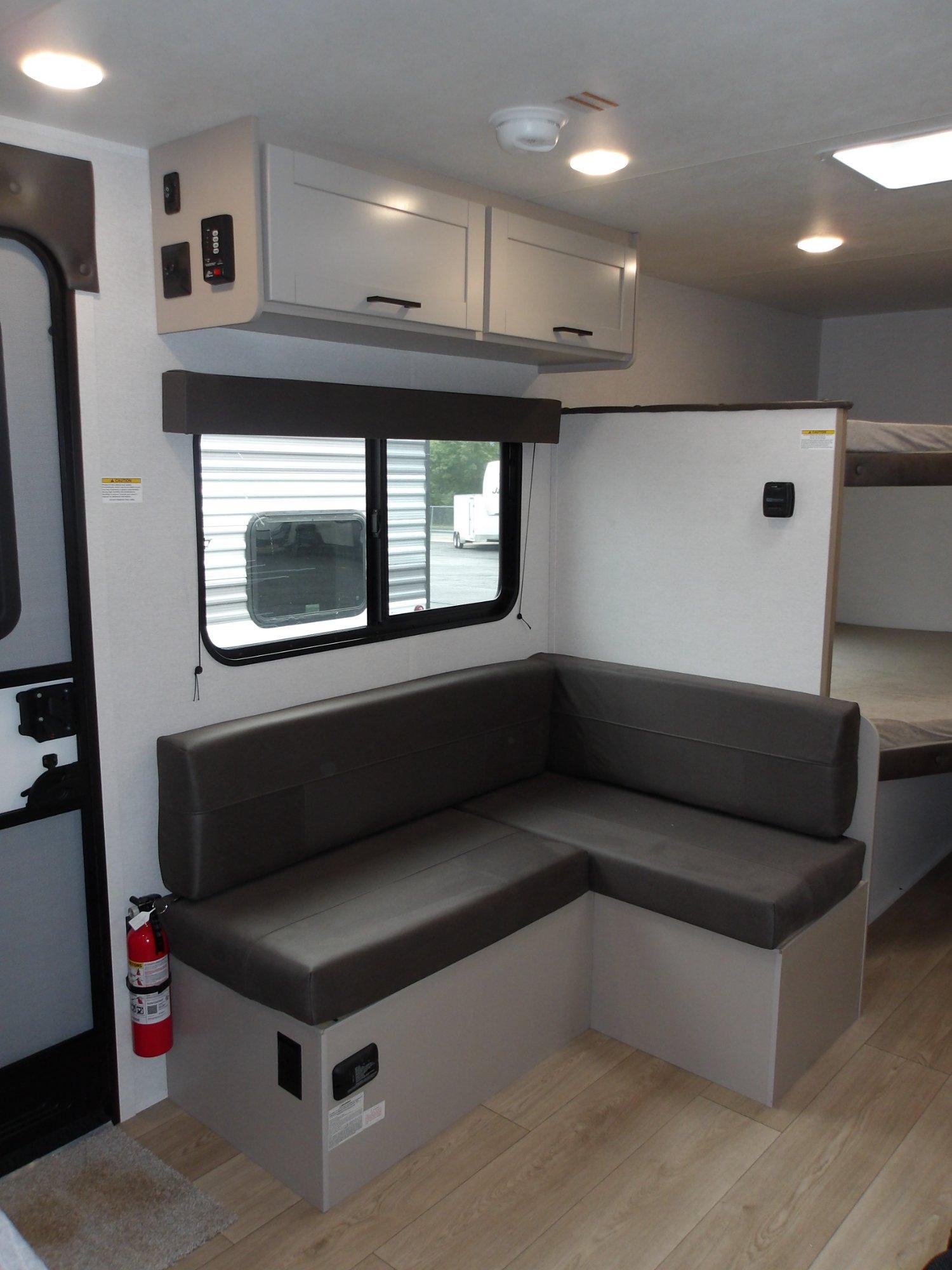 2027 Jayco 2027 Jayco Jay Flight - thumbnail 9