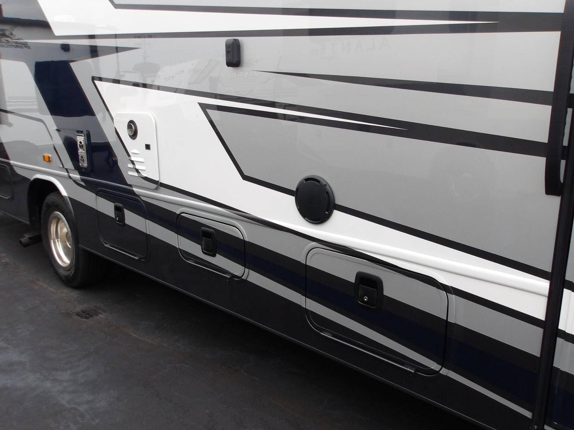 2027 Jayco 2027 Jayco Greyhawk - thumbnail 3