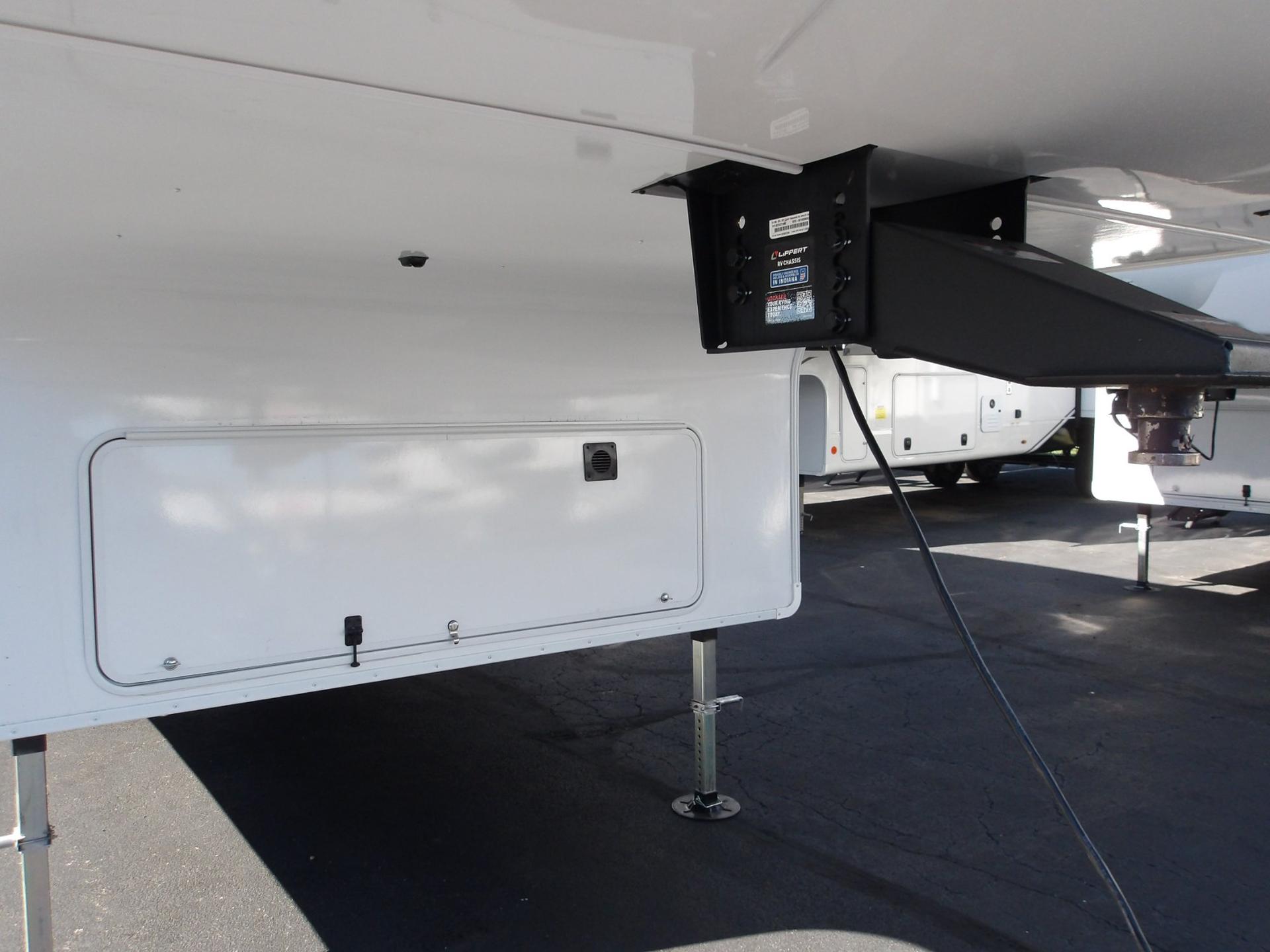 2027 Jayco 2027 Jayco Eagle - thumbnail 3