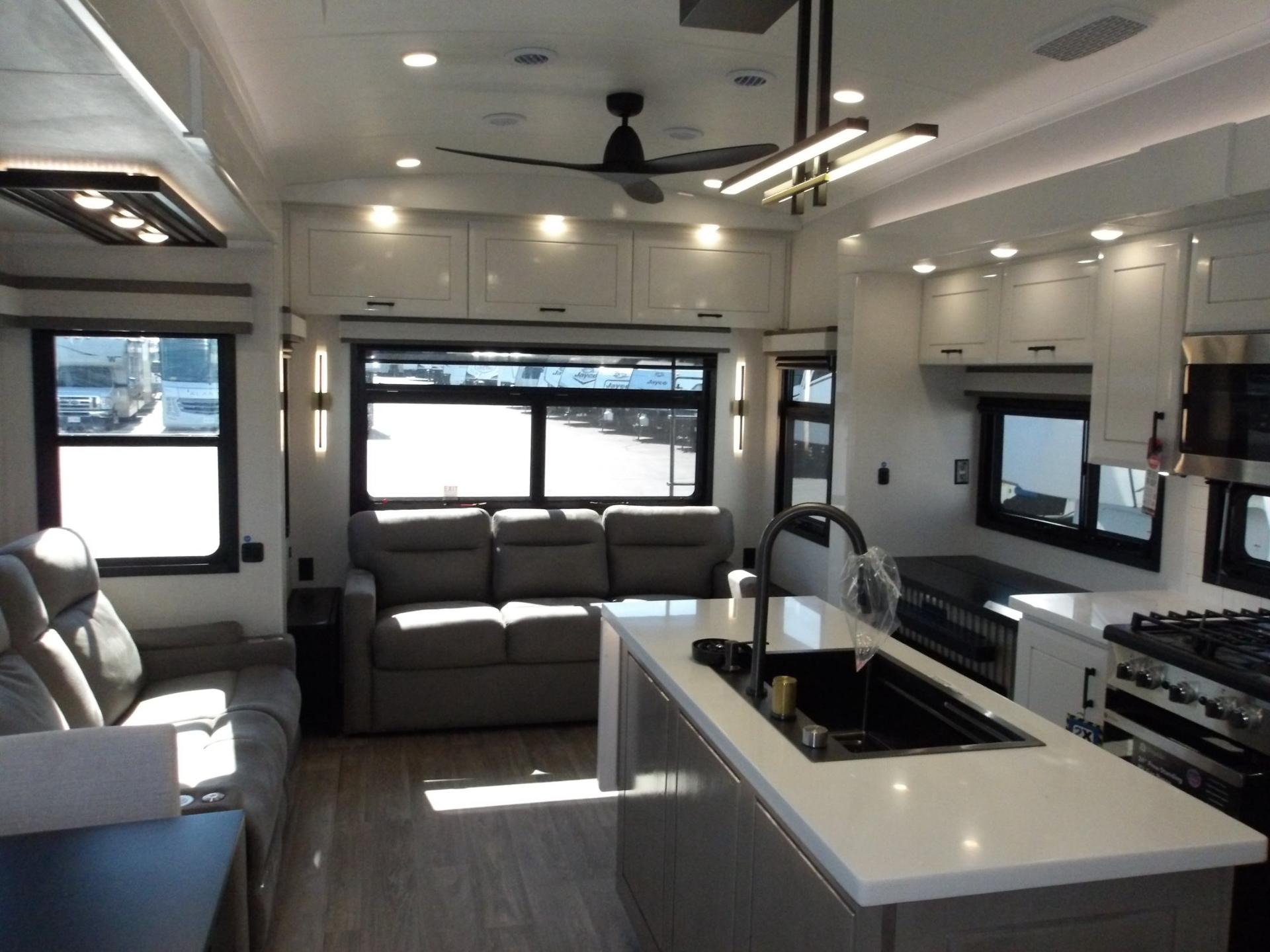 2027 Jayco 2027 Jayco Pinnacle - thumbnail 15