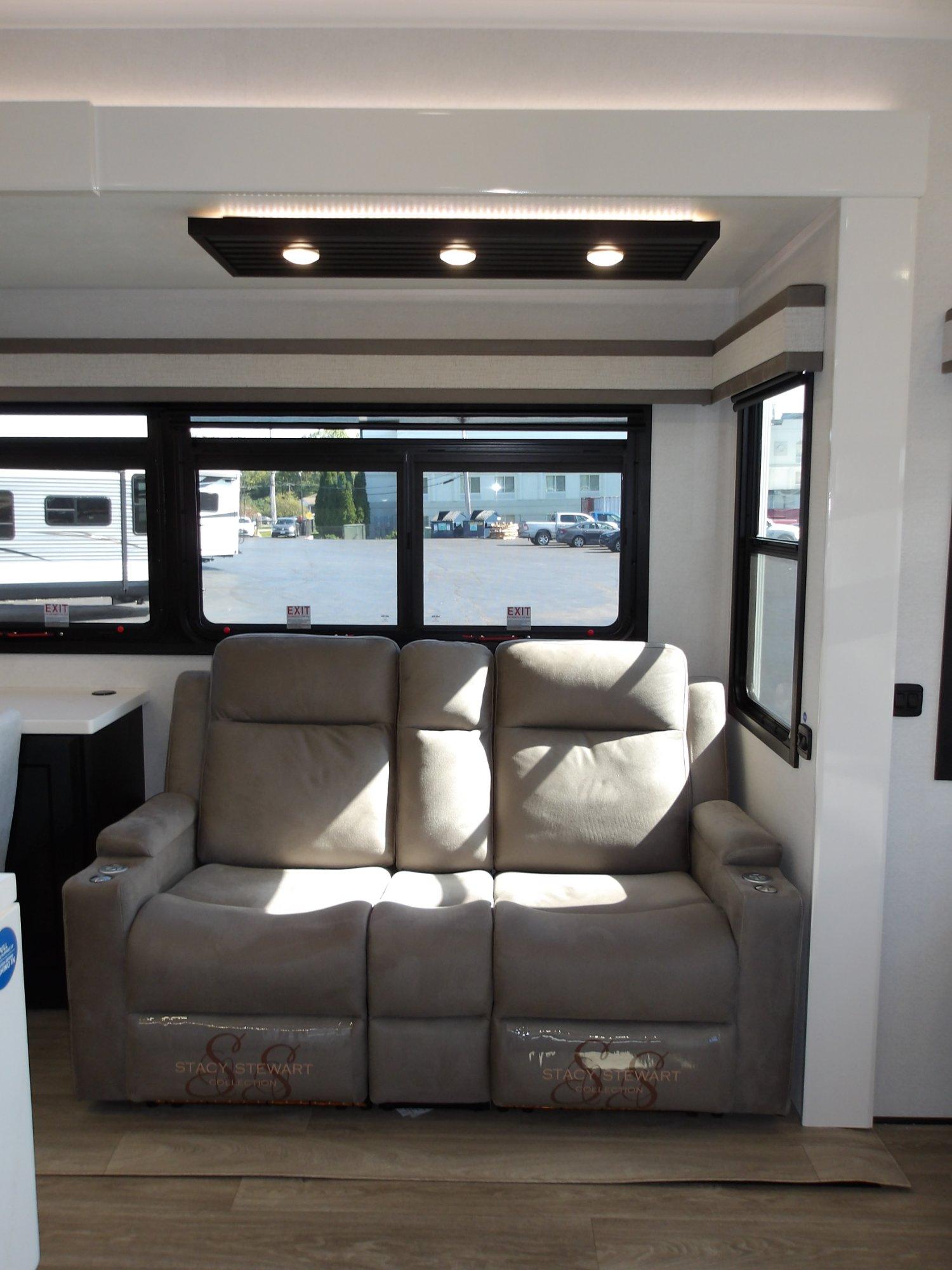 2027 Jayco 2027 Jayco Pinnacle - thumbnail 37