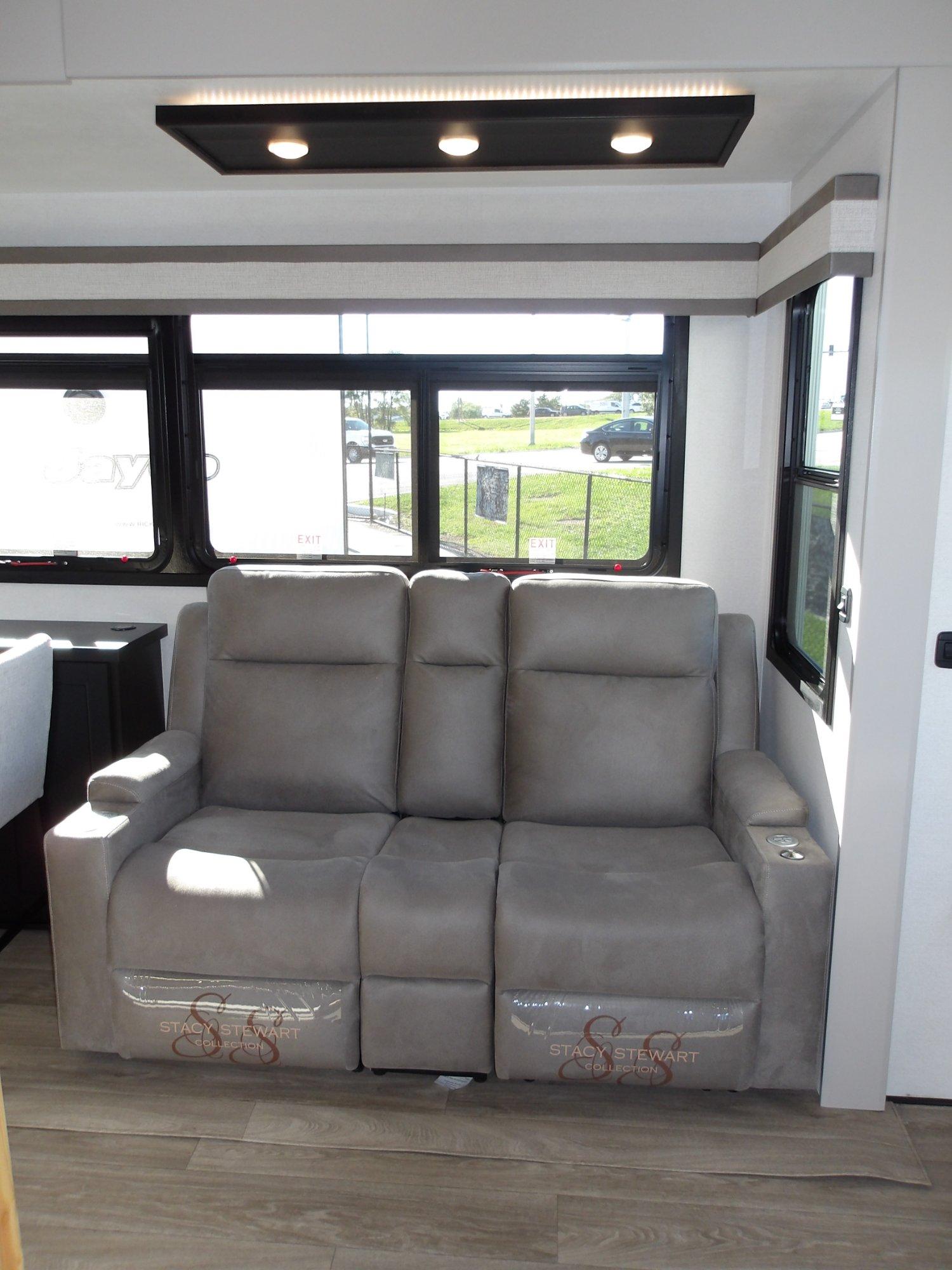2027 Jayco 2027 Jayco North Point - thumbnail 32