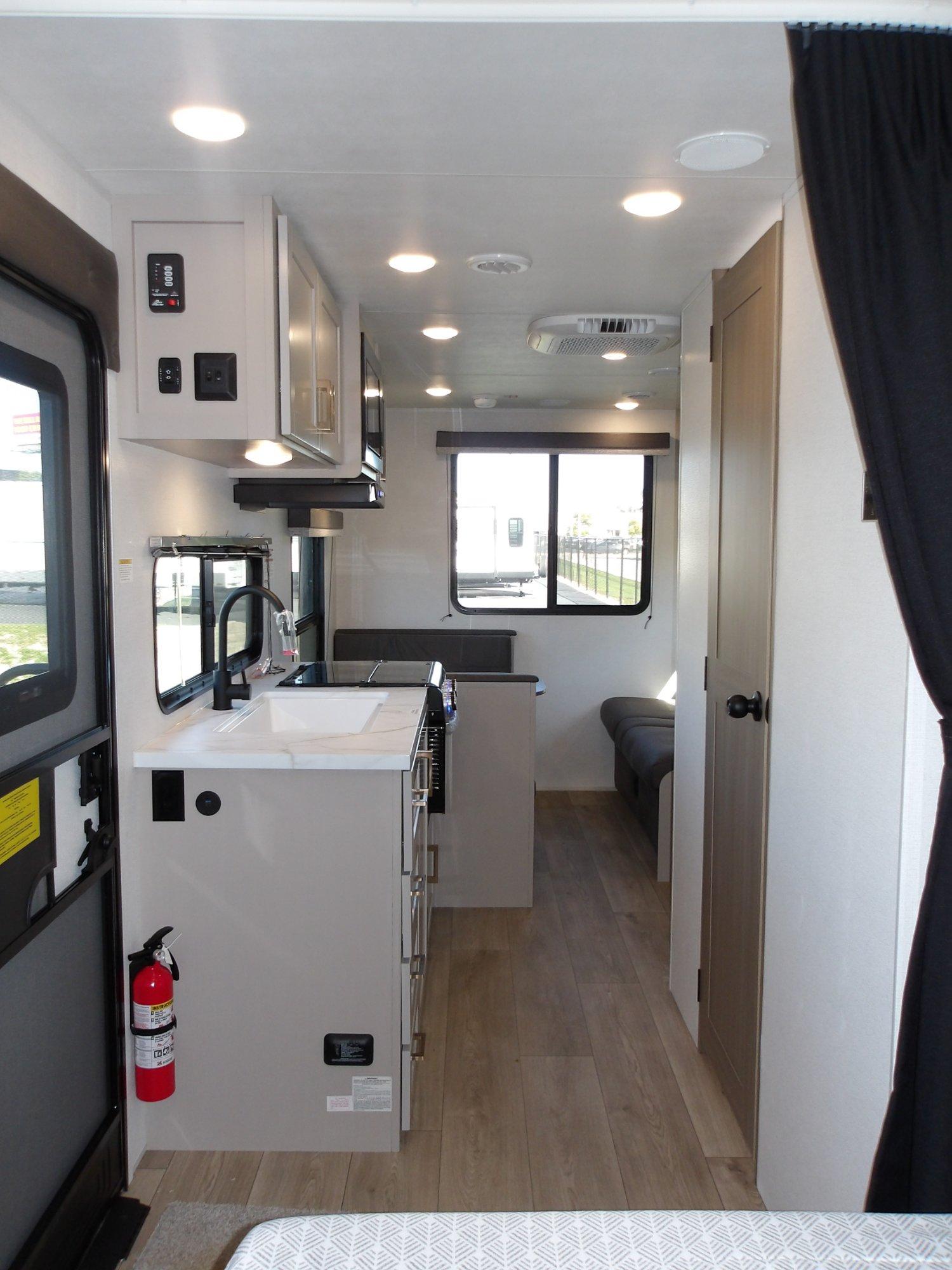 2027 Jayco 2027 Jayco Jay Flight - thumbnail 8