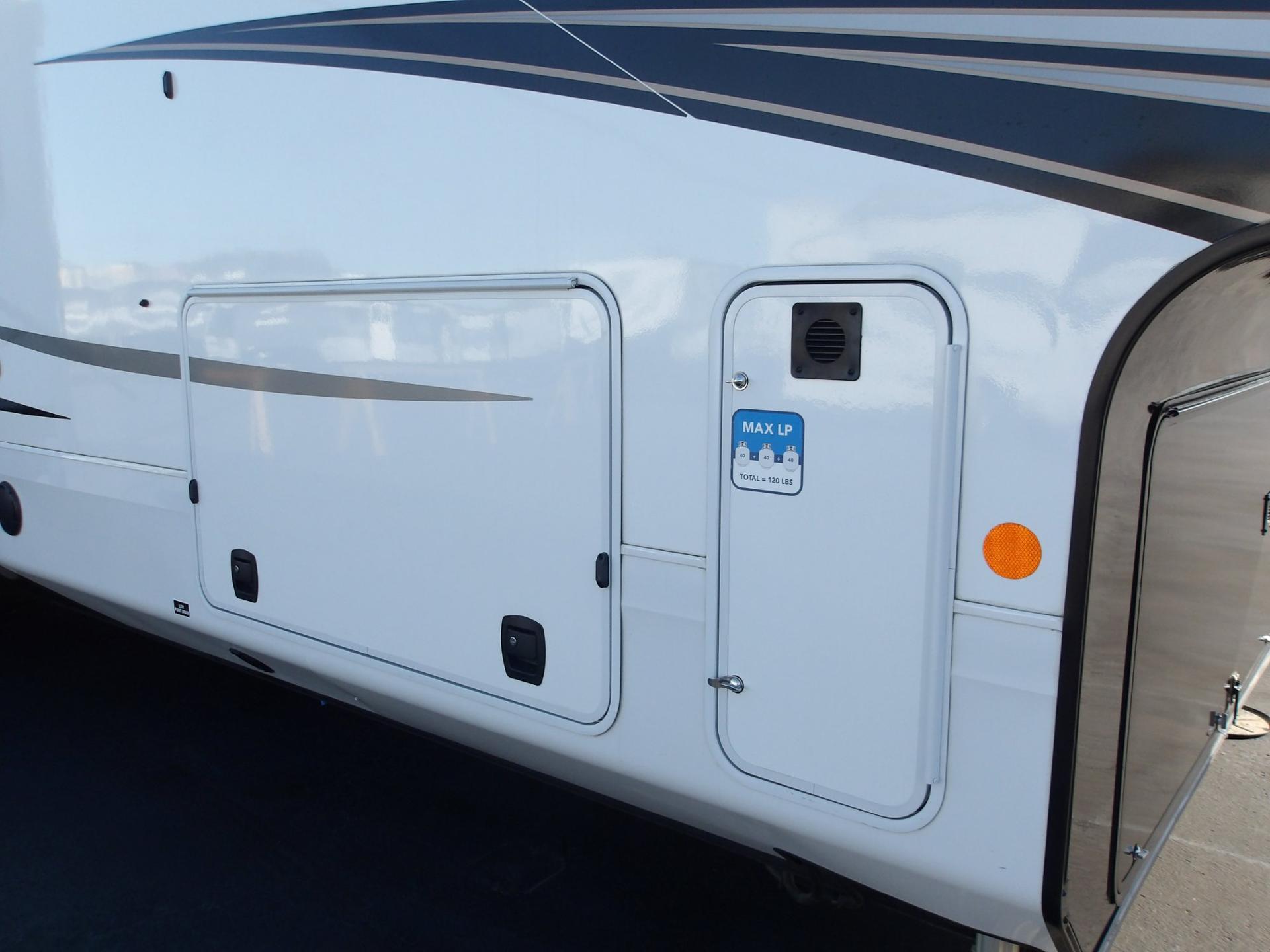 2024 Jayco 2024 Jayco Pinnacle - thumbnail 5