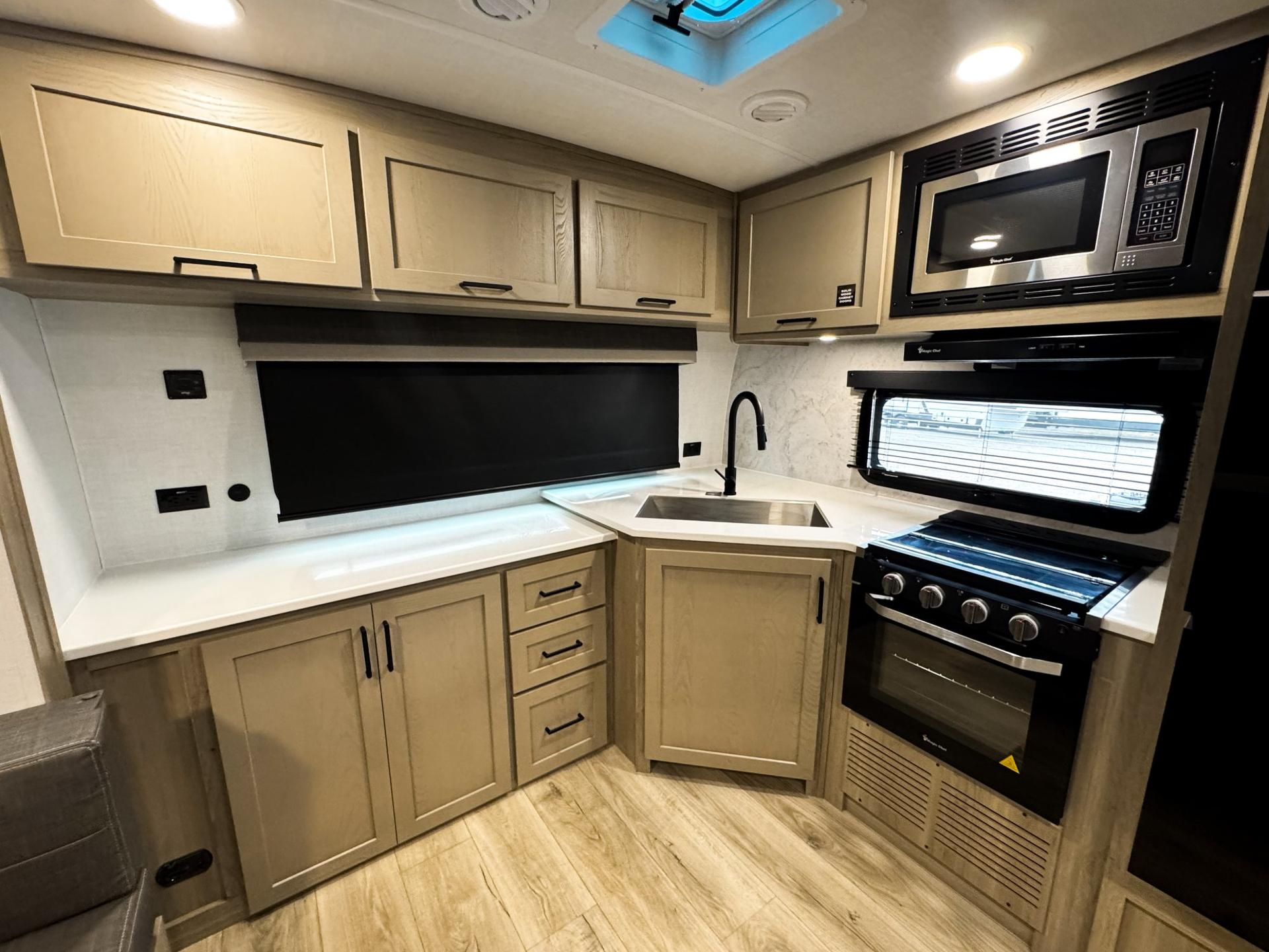 2026 Forest River 2026 Forest River Rockwood Ultra Lite - thumbnail 7