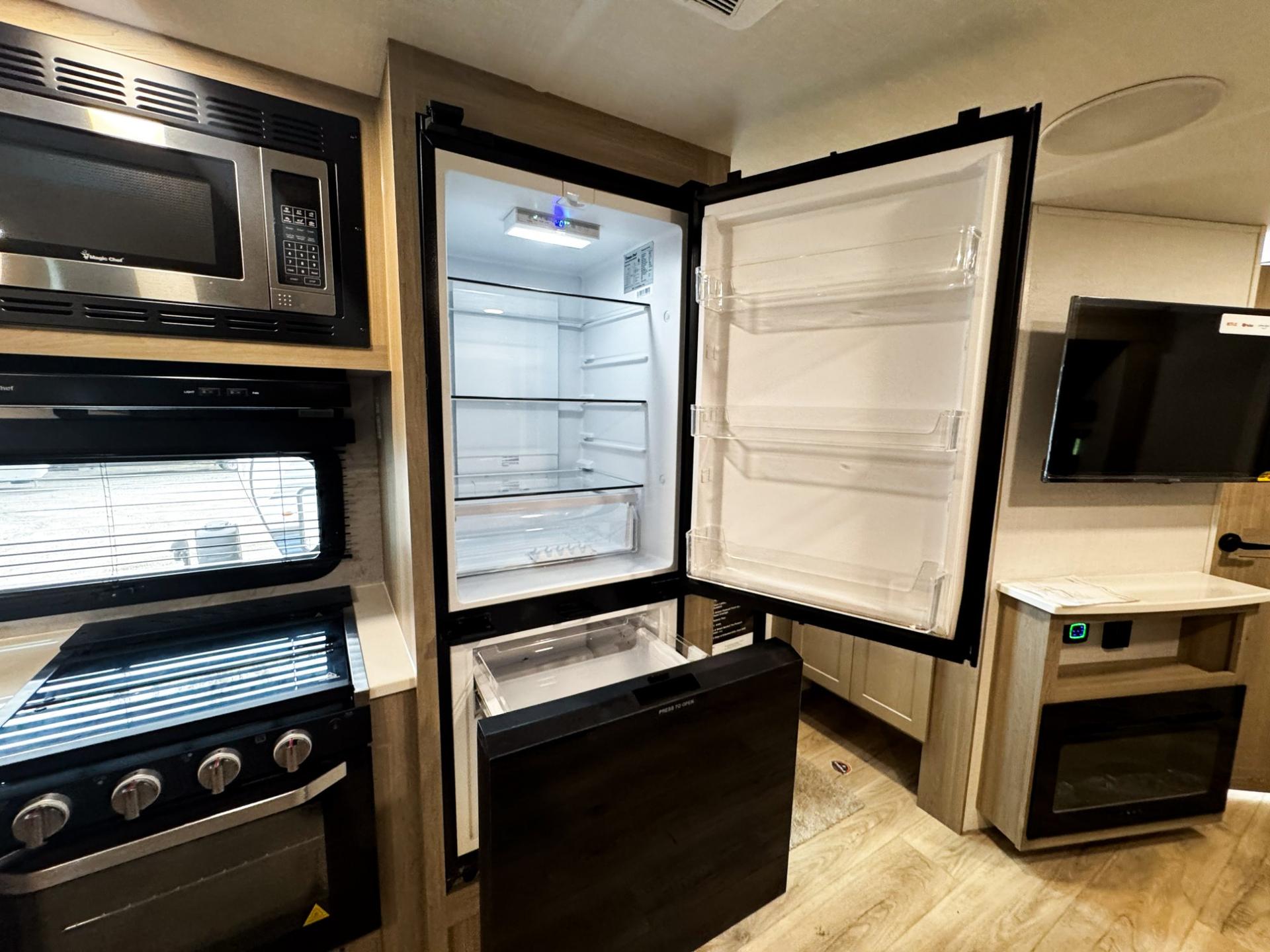 2026 Forest River 2026 Forest River Rockwood Ultra Lite - thumbnail 12