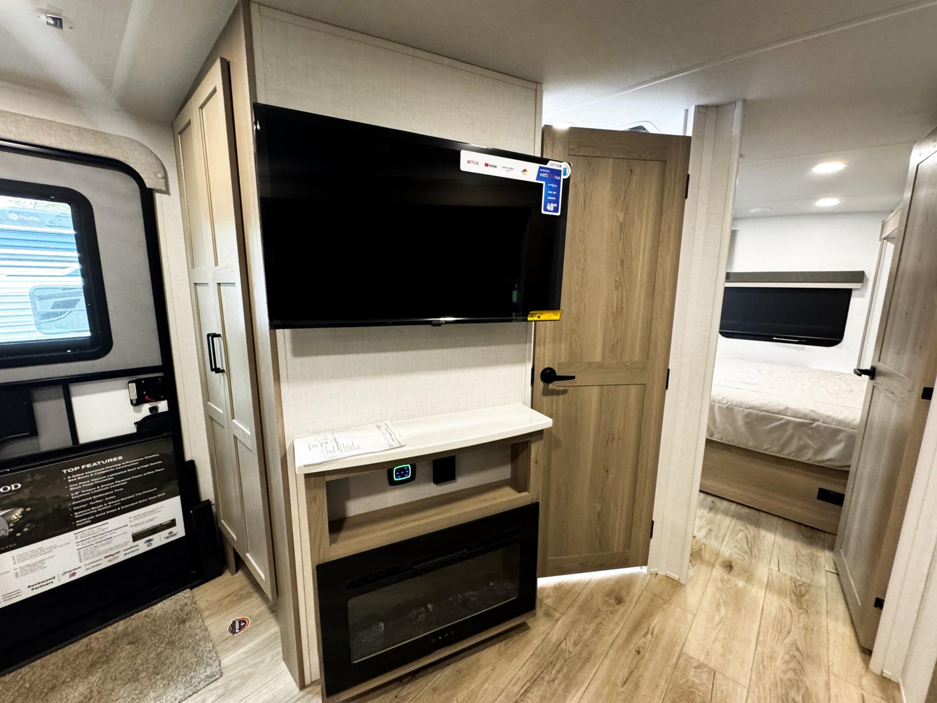 2026 Forest River 2026 Forest River Rockwood Ultra Lite - thumbnail 19