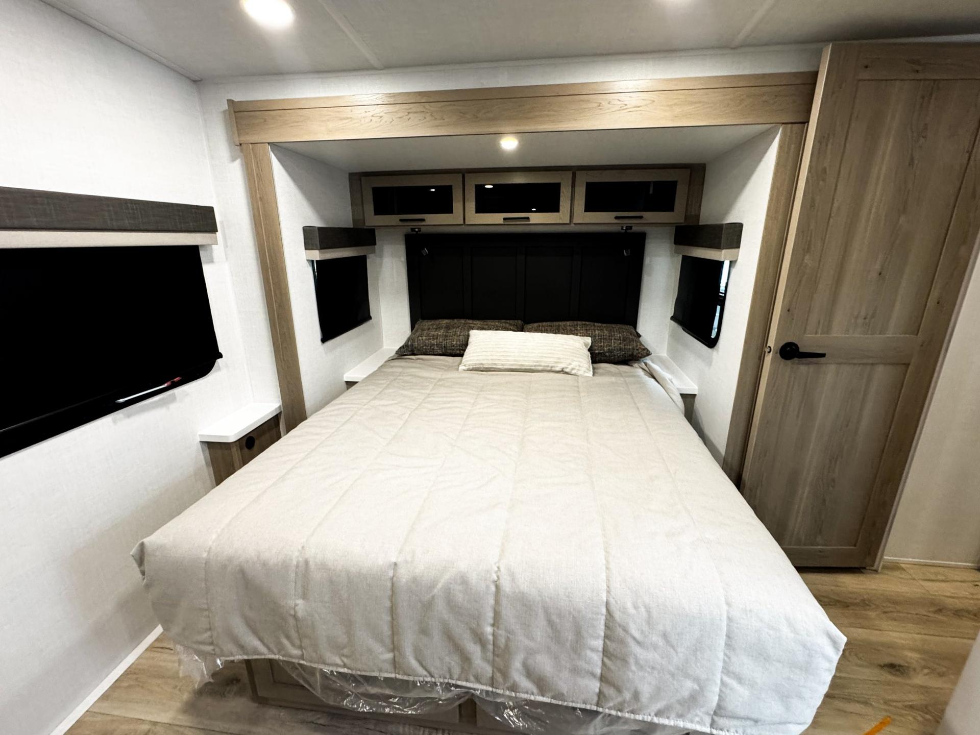 2026 Forest River 2026 Forest River Rockwood Ultra Lite - thumbnail 30