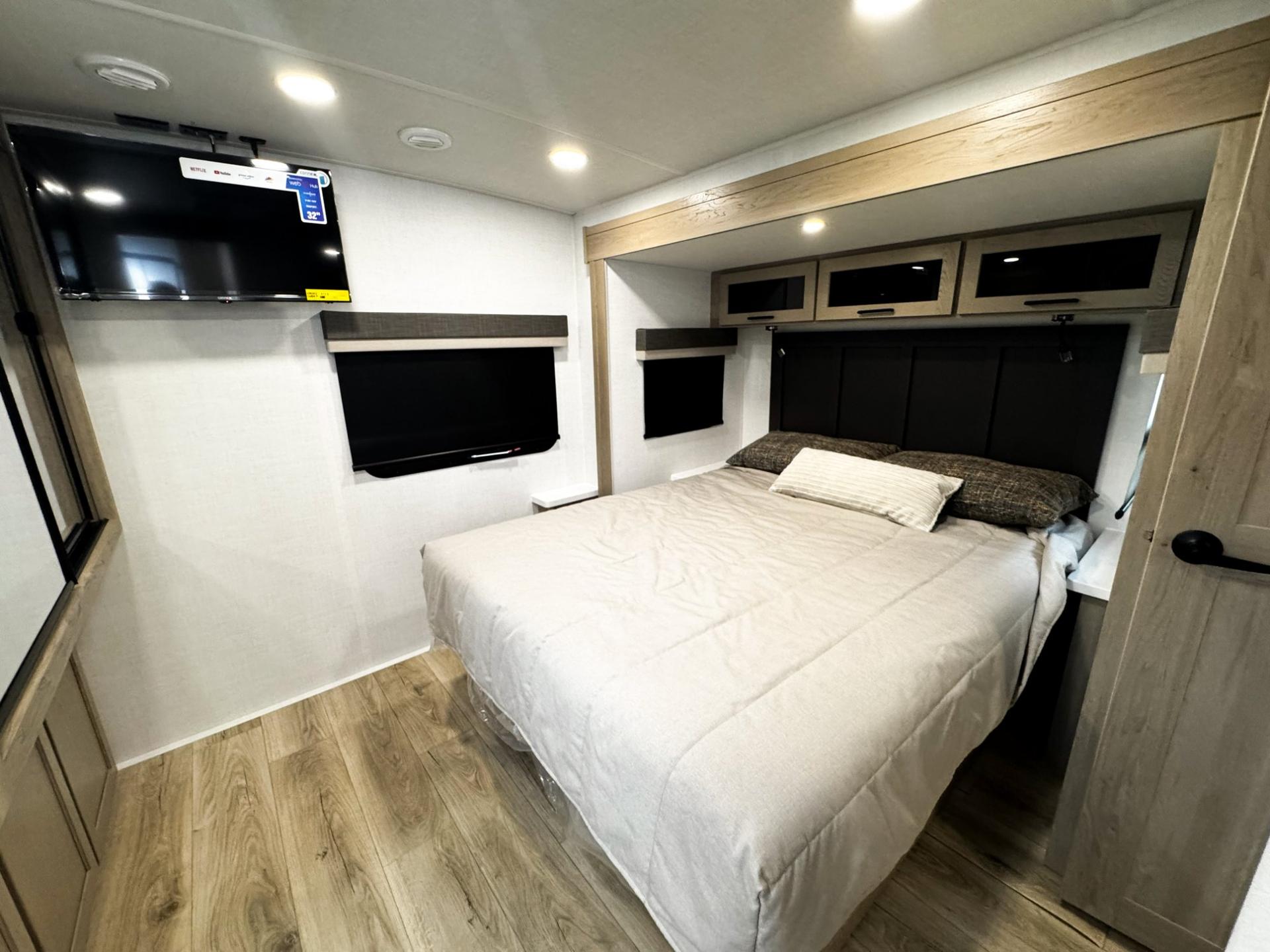 2026 Forest River 2026 Forest River Rockwood Ultra Lite - thumbnail 33