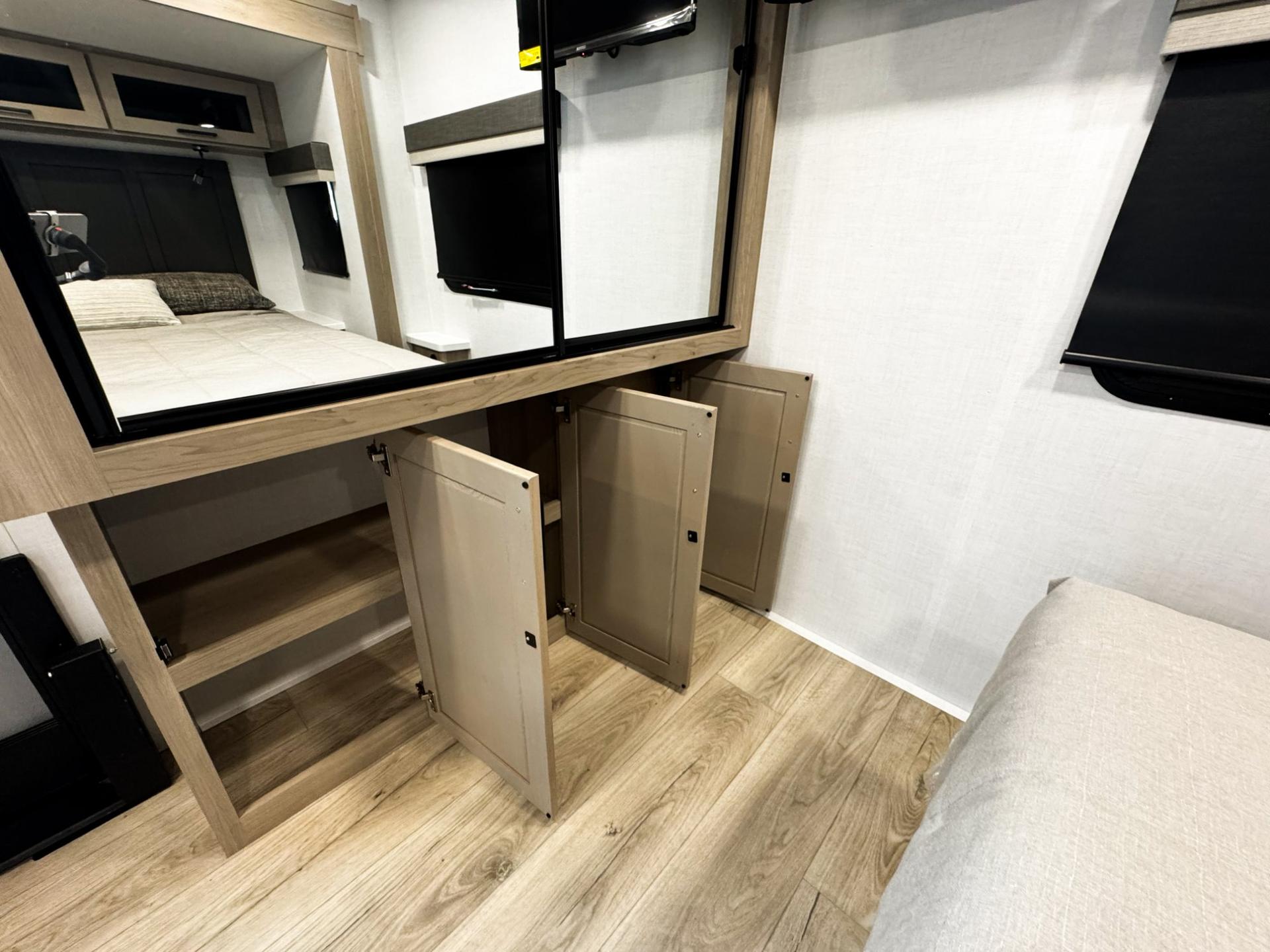 2026 Forest River 2026 Forest River Rockwood Ultra Lite - thumbnail 35