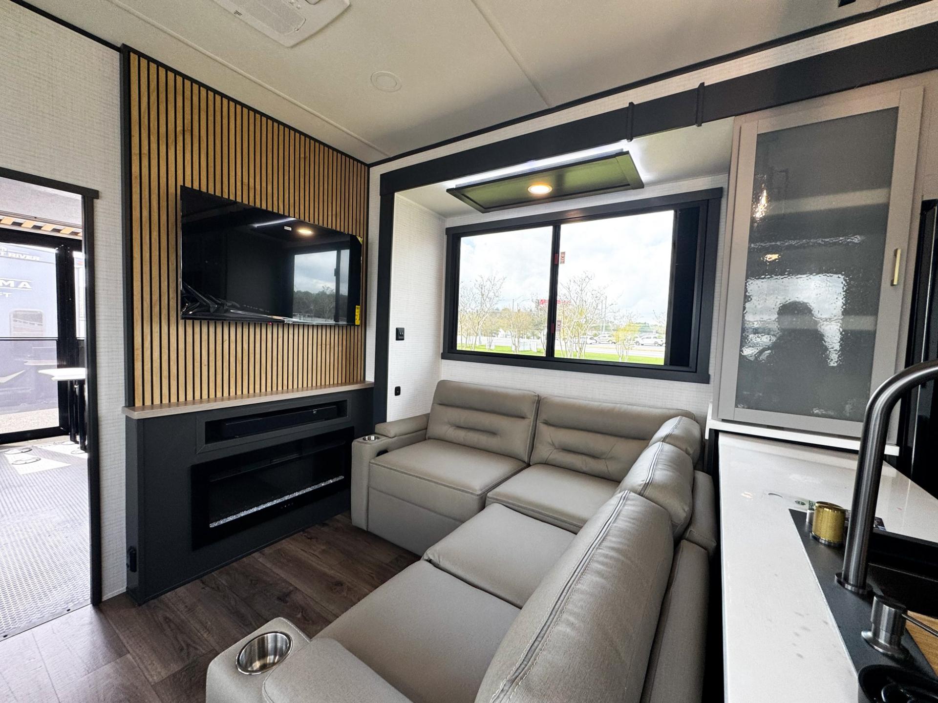 2026 Forest River 2026 Forest River Xlr Nitro Toy Hauler - thumbnail 10