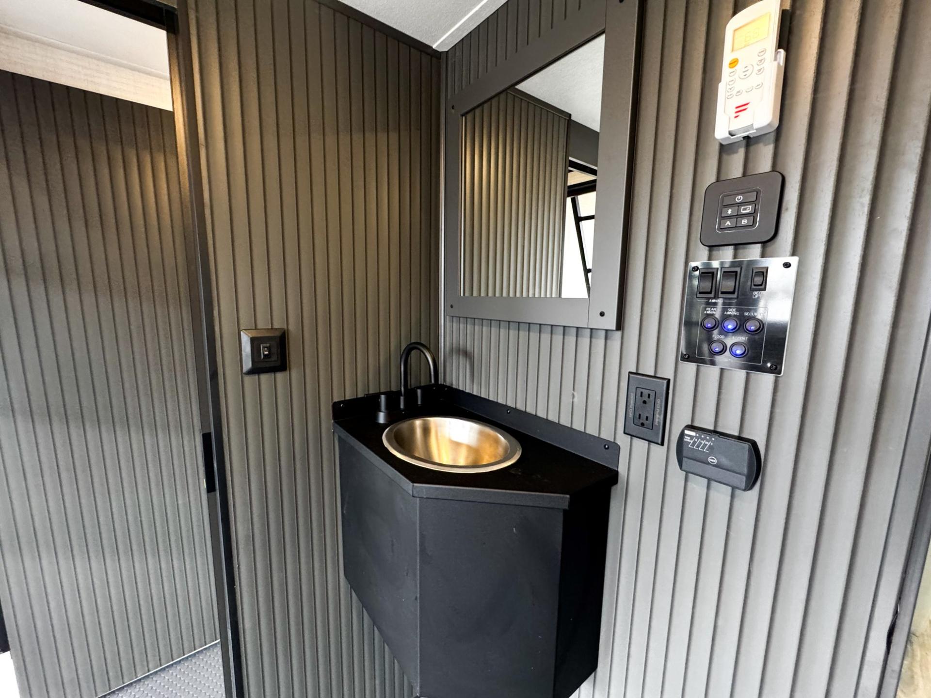 2026 Forest River 2026 Forest River Xlr Nitro Toy Hauler - thumbnail 64